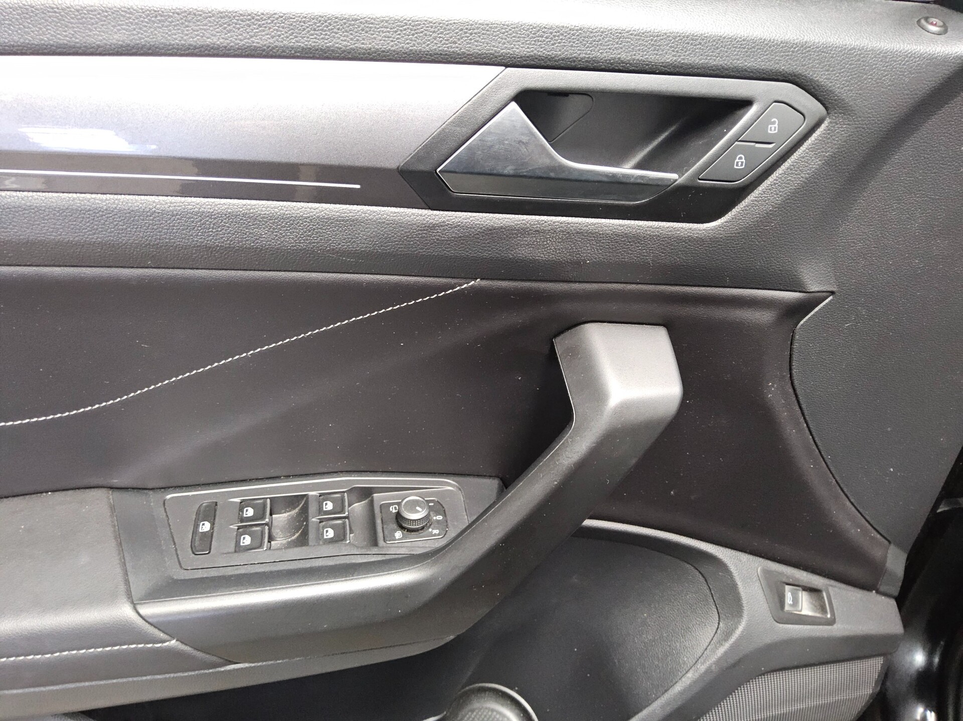 Volkswagen T-Roc 2.0 TDI Style Navi vor. LED AID RfK AHK 10