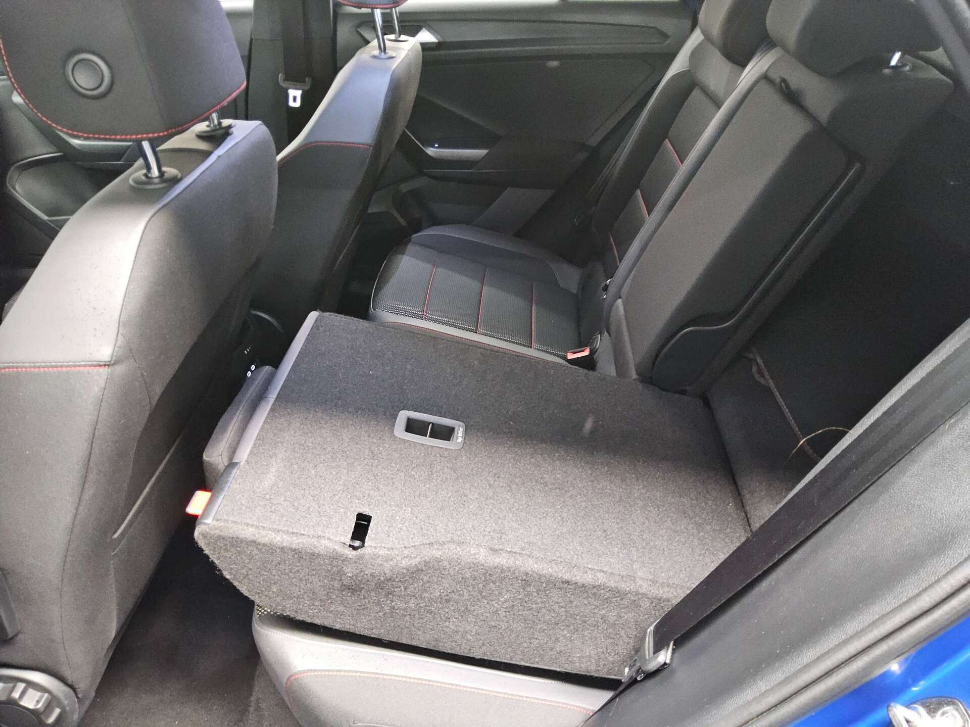 Volkswagen T-Roc 2.0 TDI Sport Navi LED AID RfK ACC StHzg 12