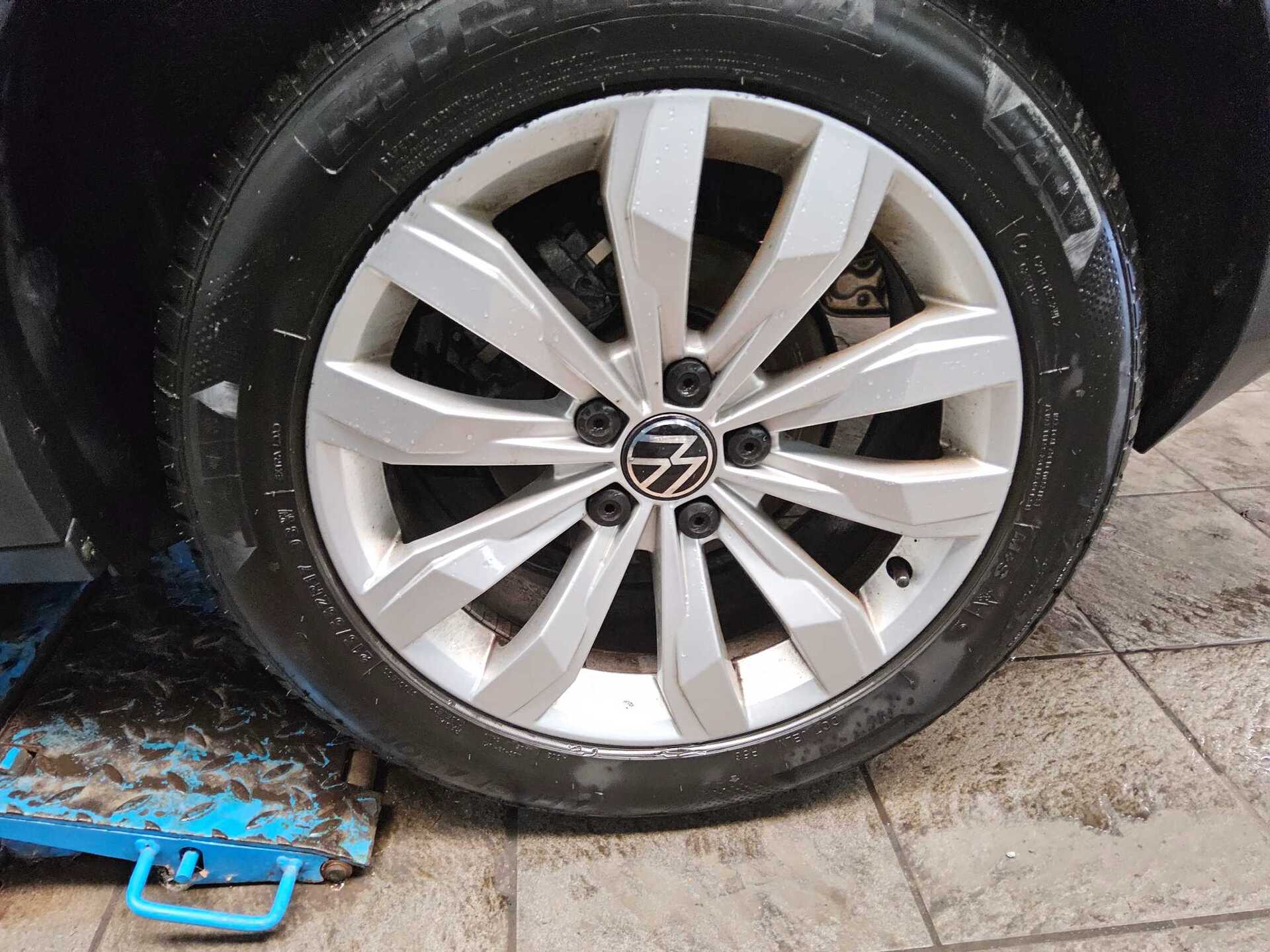 Volkswagen T-Roc 2.0 TDI Sport Navi LED AID RfK ACC StHzg 10