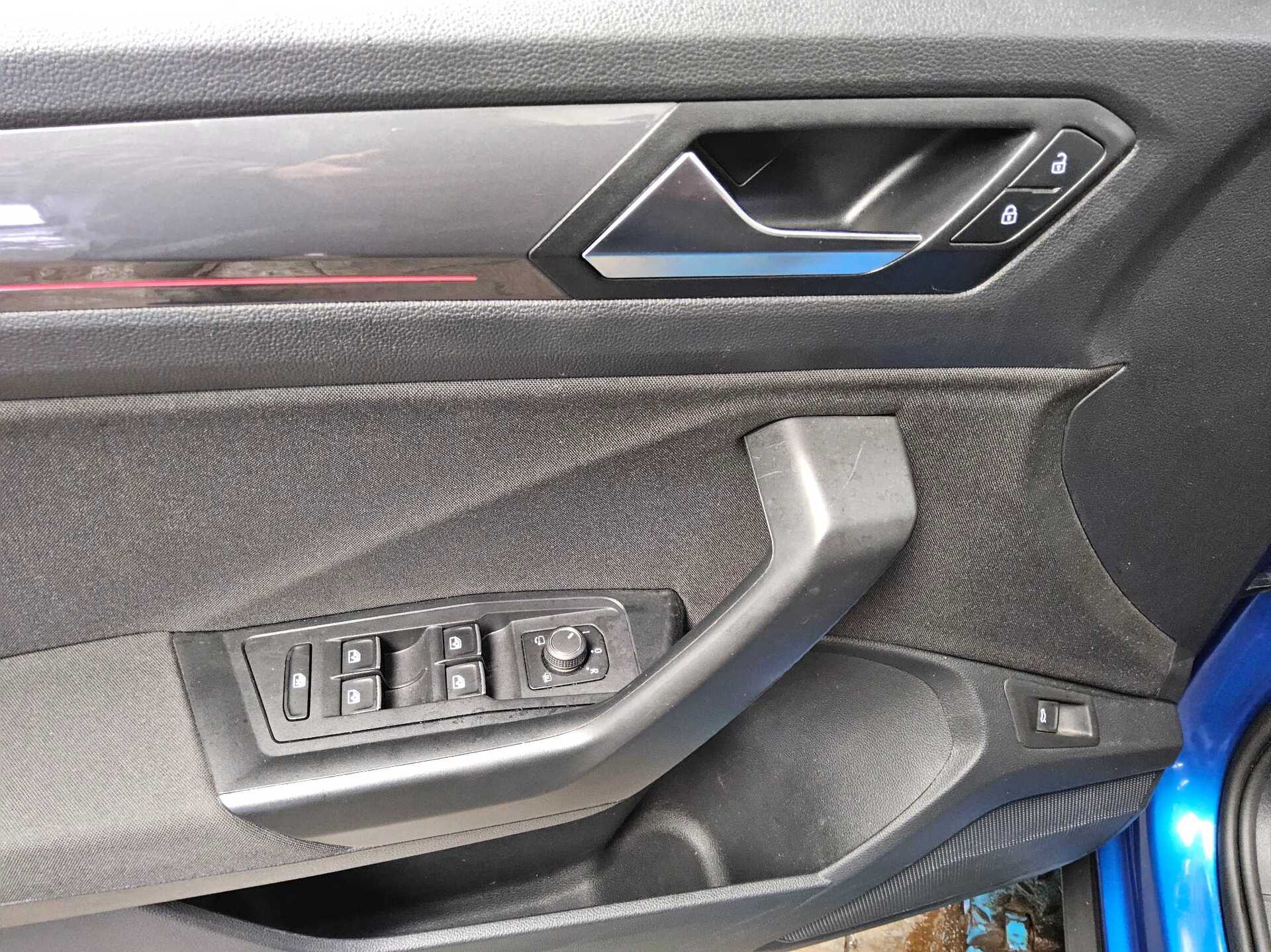 Volkswagen T-Roc 2.0 TDI Sport Navi LED AID RfK ACC StHzg 9