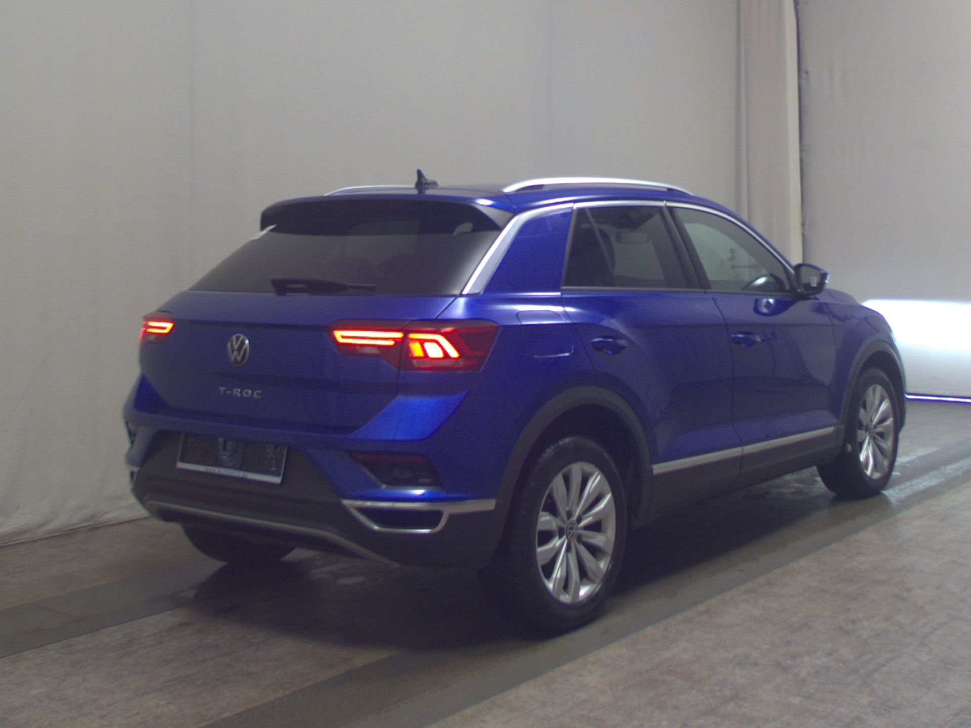Volkswagen T-Roc 2.0 TDI Sport Navi LED AID RfK ACC StHzg 4