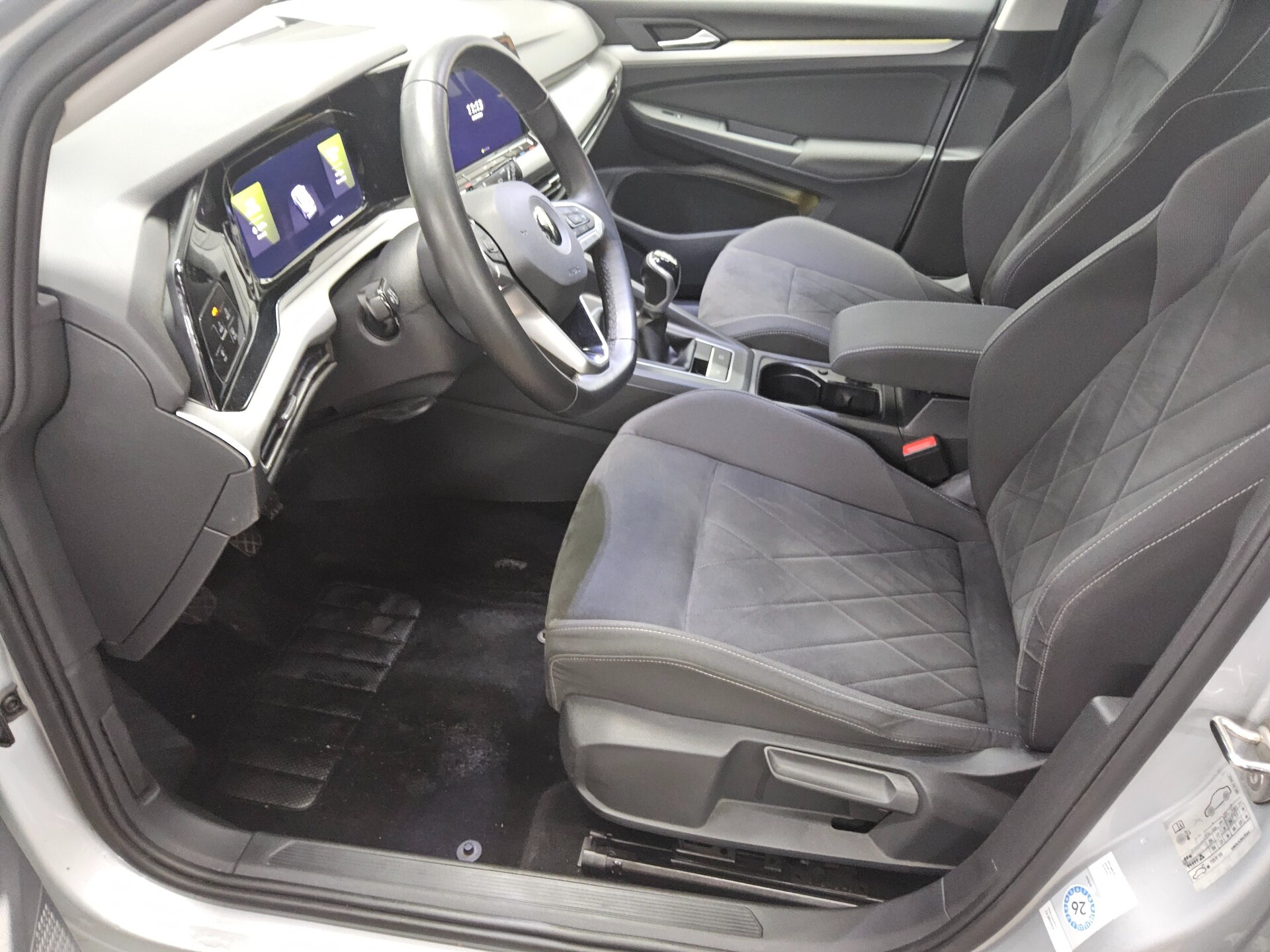 Volkswagen Golf-8 Var. 2.0 TDI Life Navi LED AID ACC Shz 9