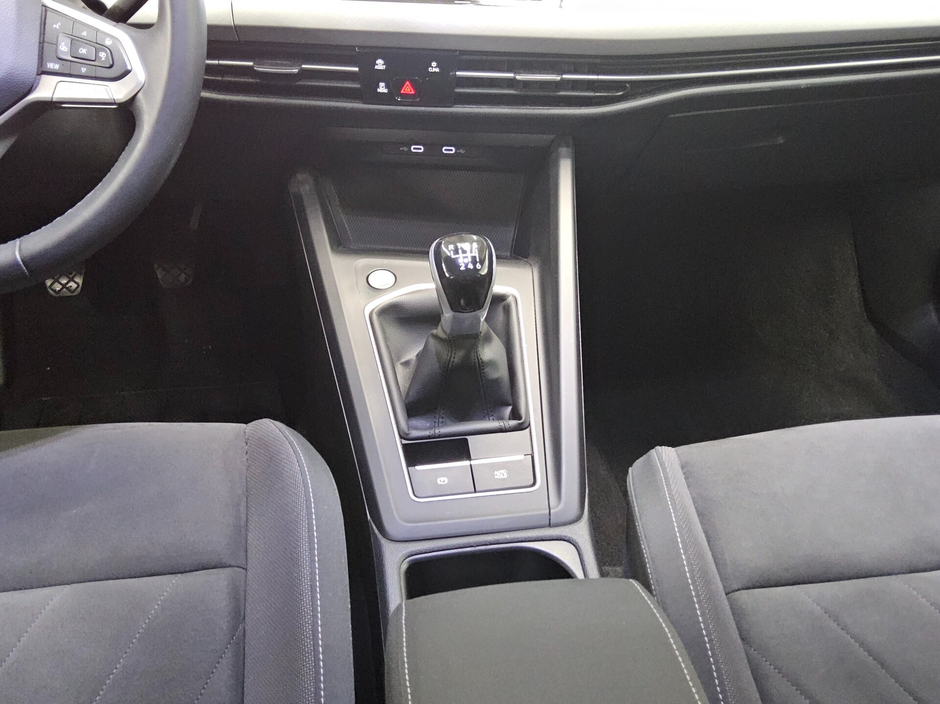 Volkswagen Golf-8 Var. 2.0 TDI Life Navi LED AID ACC Shz 6