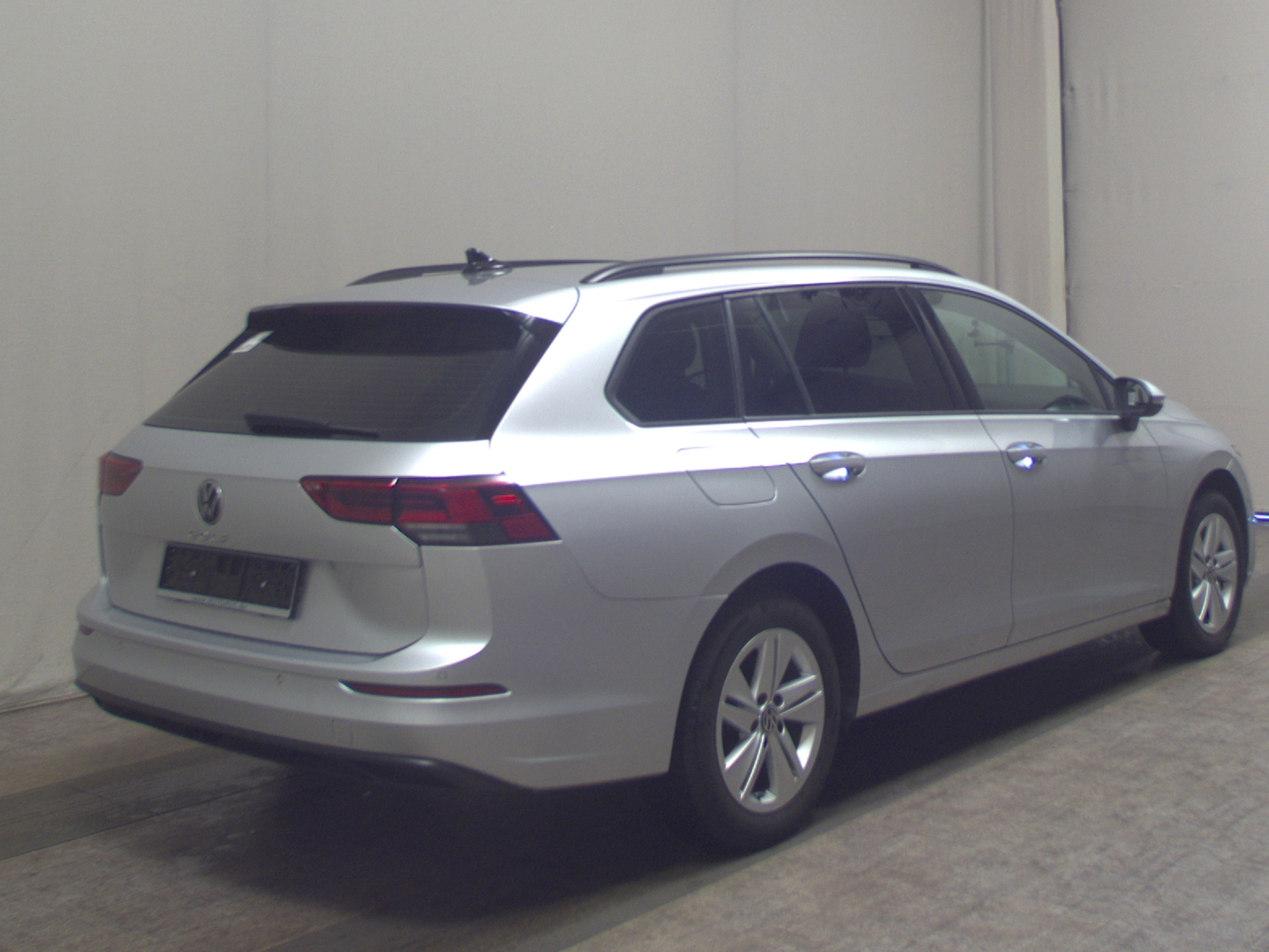 Volkswagen Golf-8 Var. 2.0 TDI Life Navi LED AID ACC Shz 4