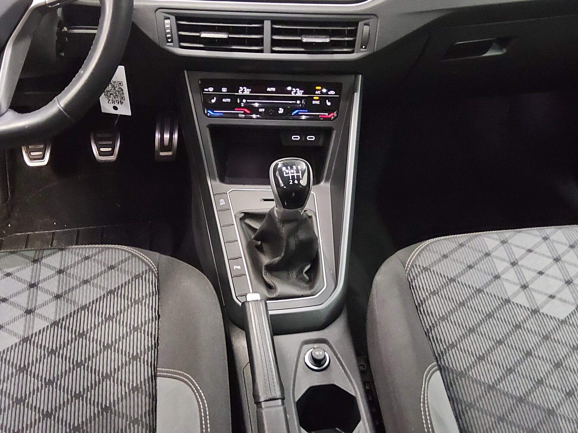 Volkswagen Taigo 1.0 TSI R-Line Navi LED AID RfK ACC PDC 6