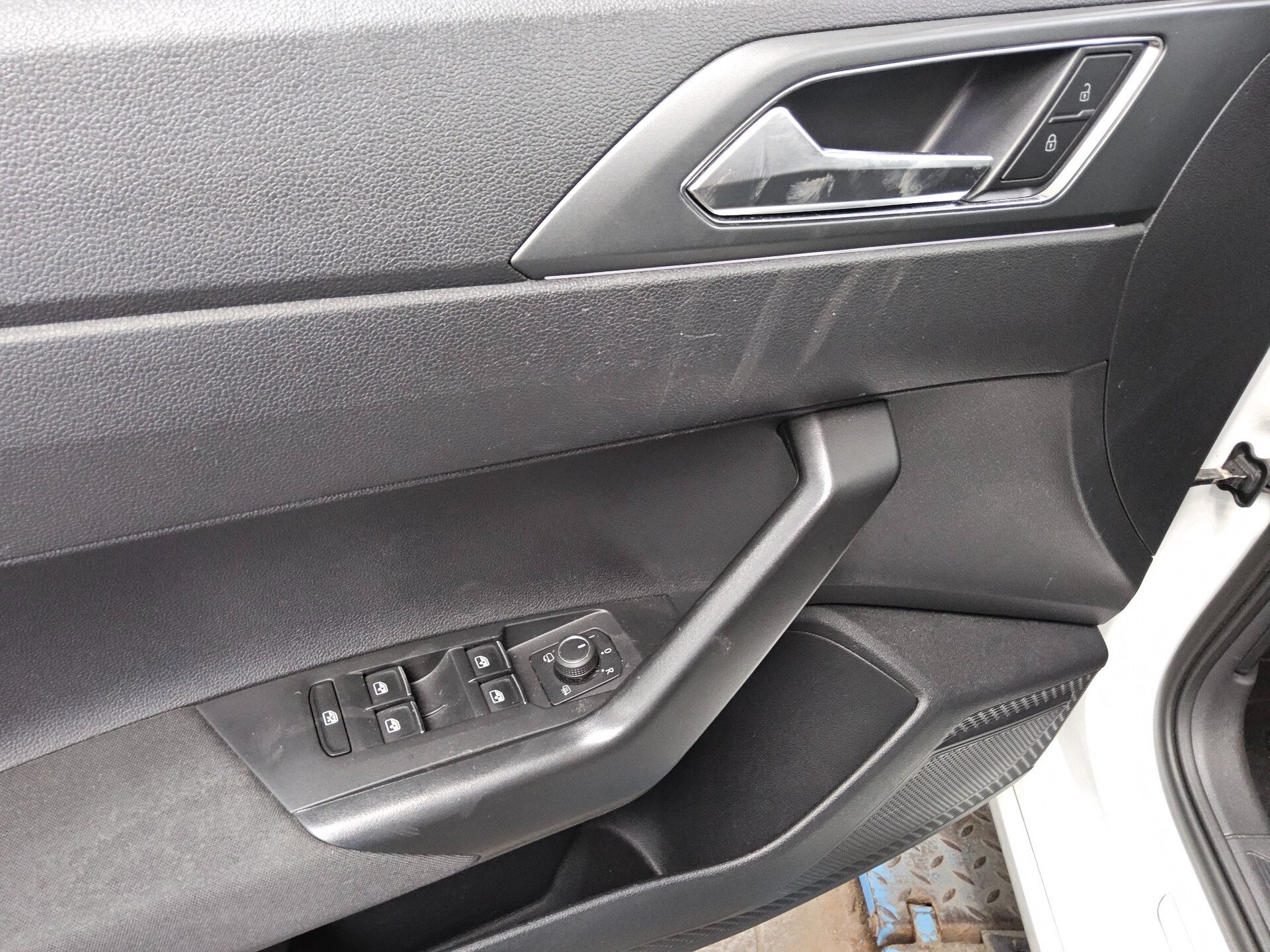 Volkswagen Taigo 1.0 TSI R-Line Navi LED AID RfK ACC PDC 10