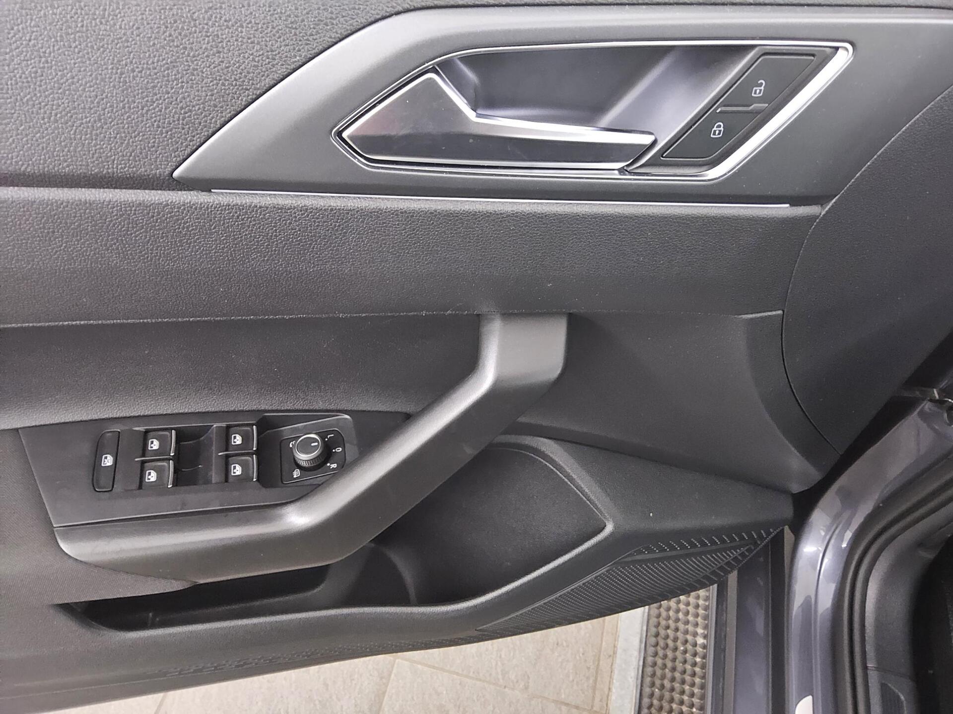 Volkswagen Taigo 1.0 TSI R-Line Navi IQ.Light AID RfK Shz 10