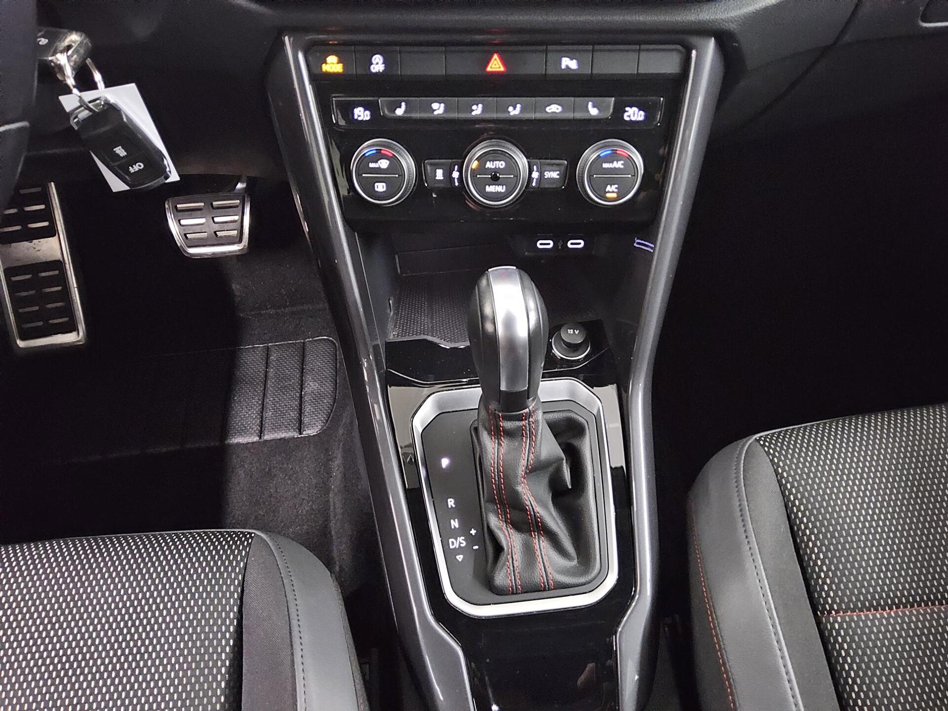 Volkswagen T-Roc 2.0 TDI Sport Navi StandHzg PDC Shz 6