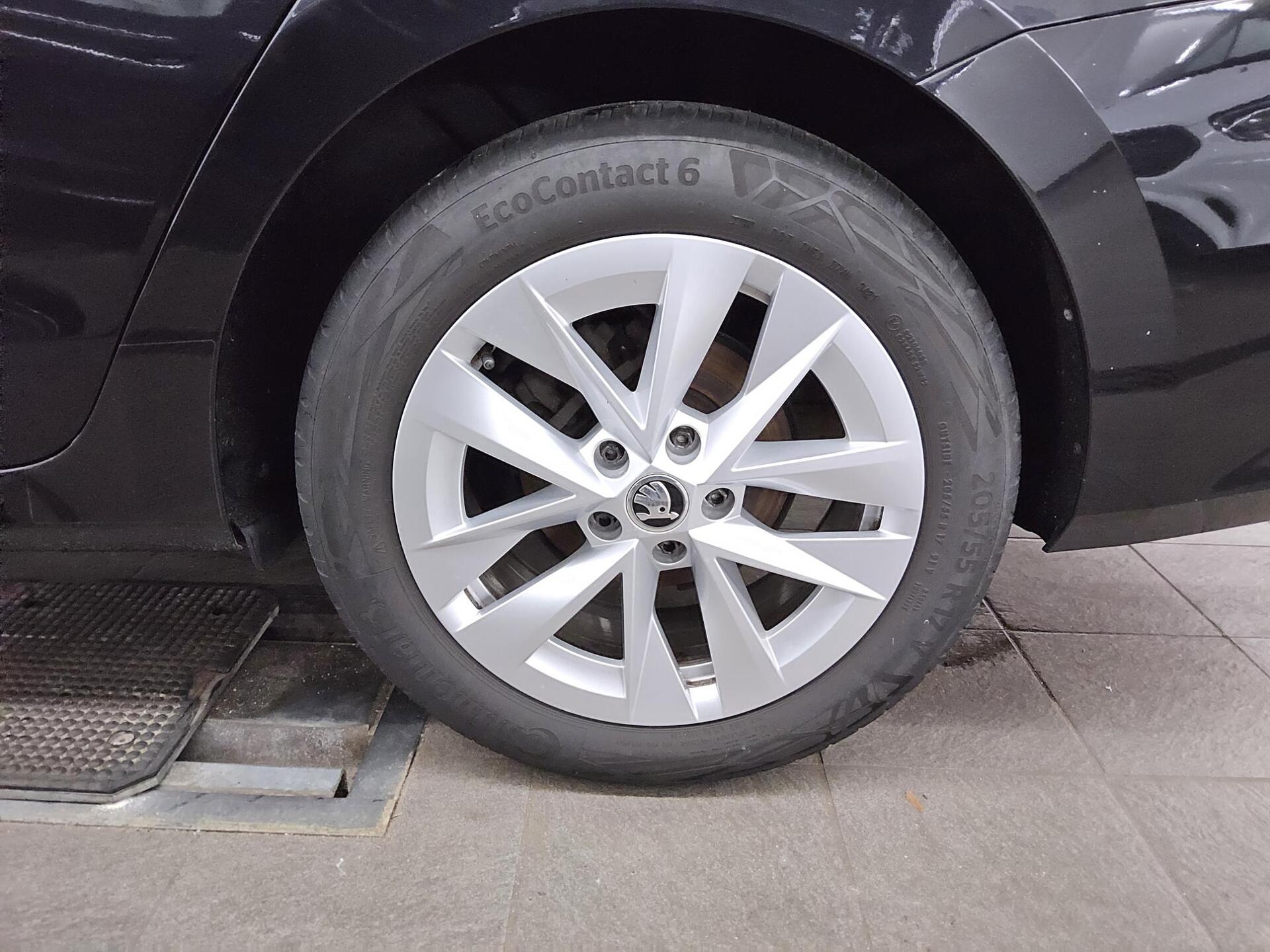 Skoda Octavia Kombi 2.0 TDI Style LED virtual AHK 11