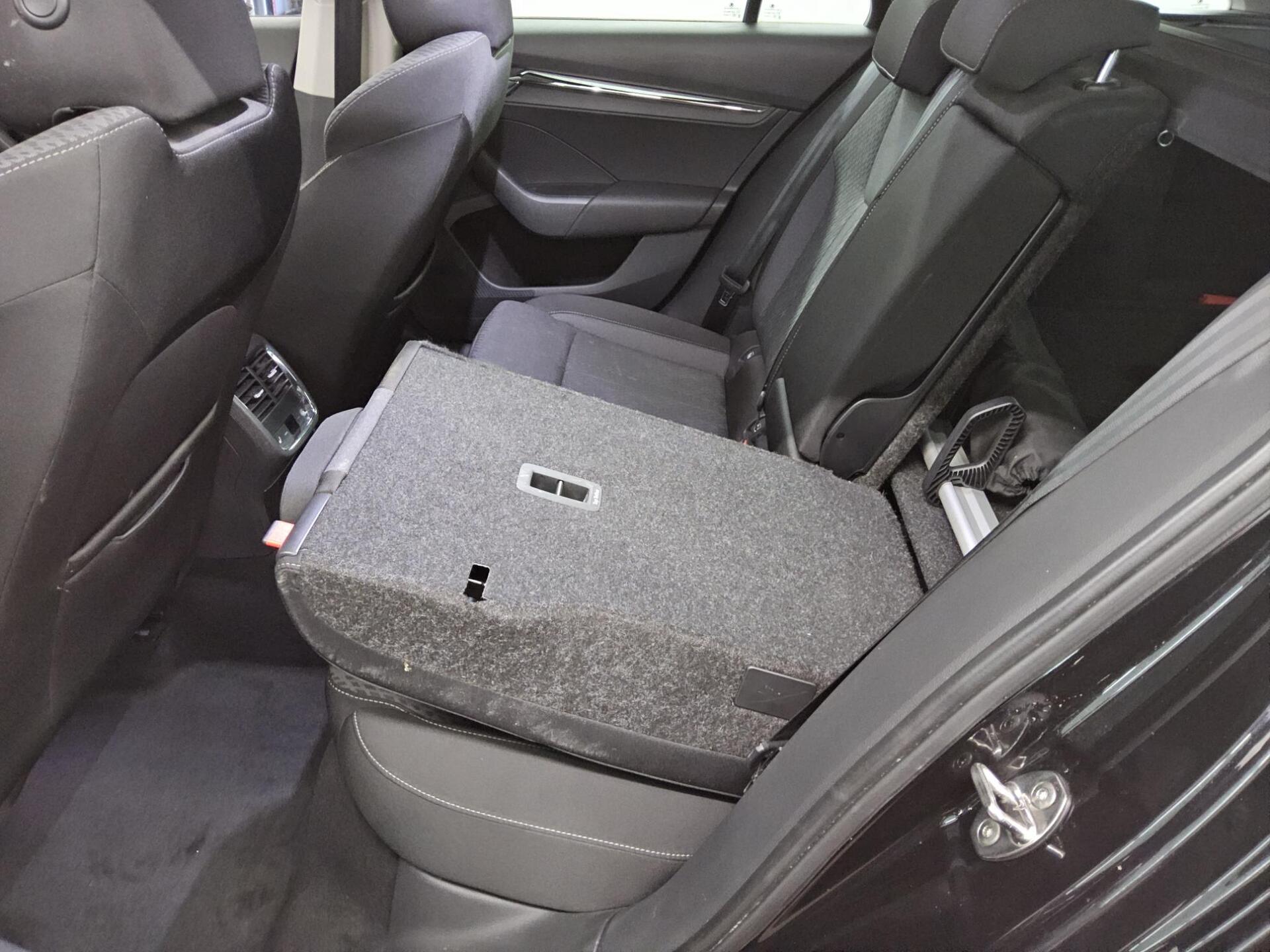 Skoda Octavia Kombi 2.0 TDI Style LED virtual AHK 13