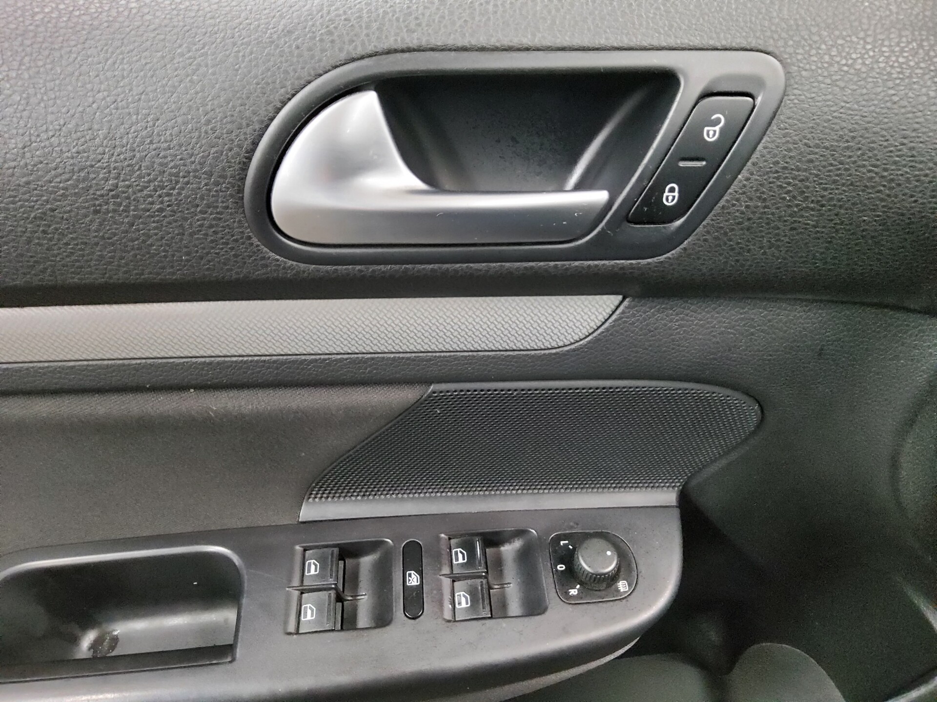 Volkswagen Golf-6 Var. 1.6 TDI Match T-Leder PDC Tempomat 9