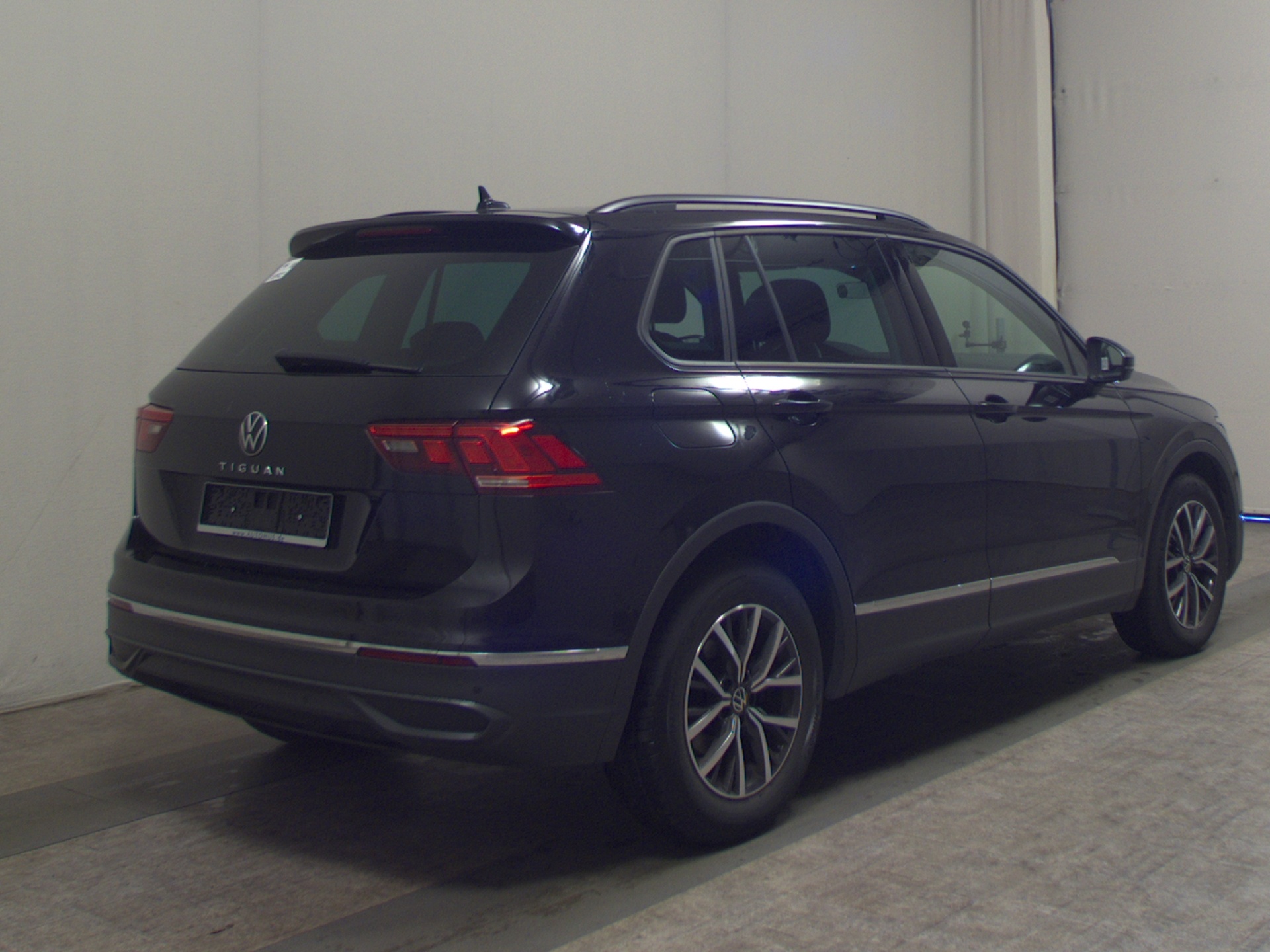 Volkswagen Tiguan 2.0 TDI Life Navi LED AID ACC PDC Shz 4