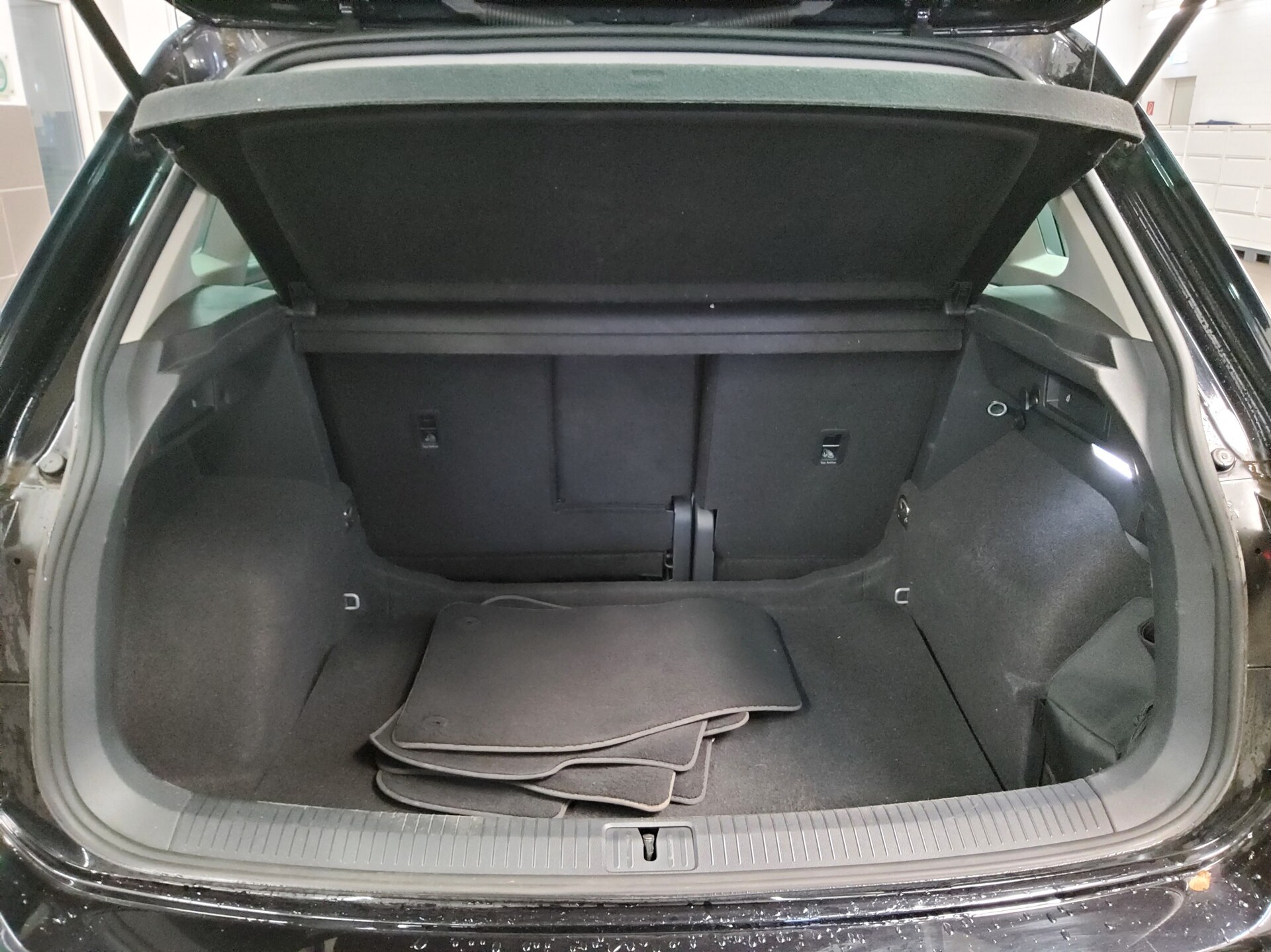 Volkswagen Tiguan 2.0 TDI Life Navi LED AID ACC PDC Shz 12