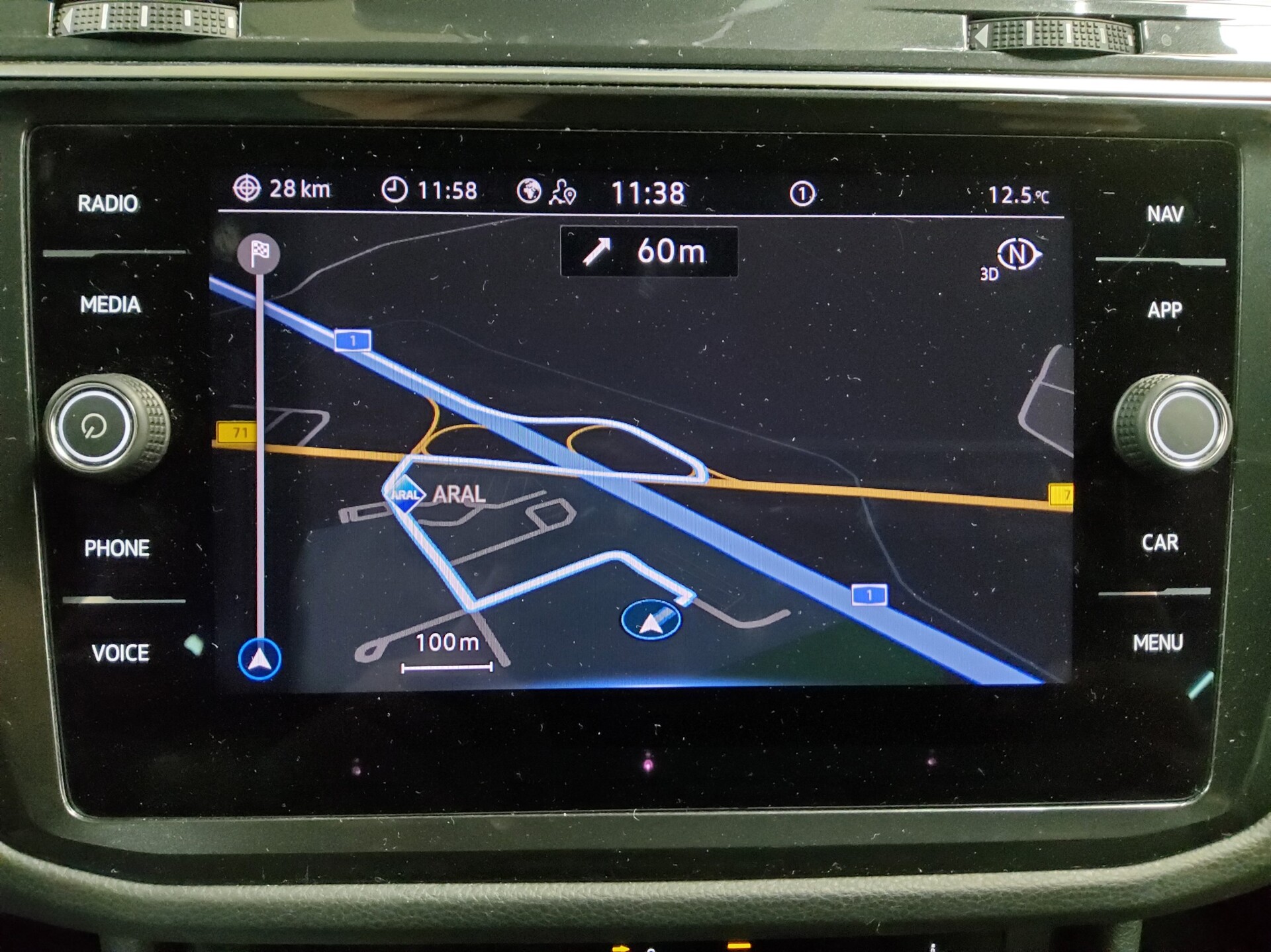 Volkswagen Tiguan 2.0 TDI Life Navi LED AID ACC PDC Shz 7