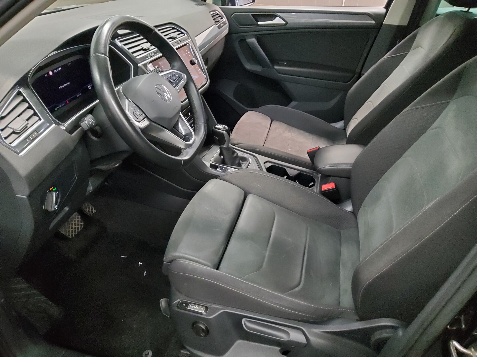 Volkswagen Tiguan 2.0 TDI Life Navi LED AID ACC PDC Shz 9