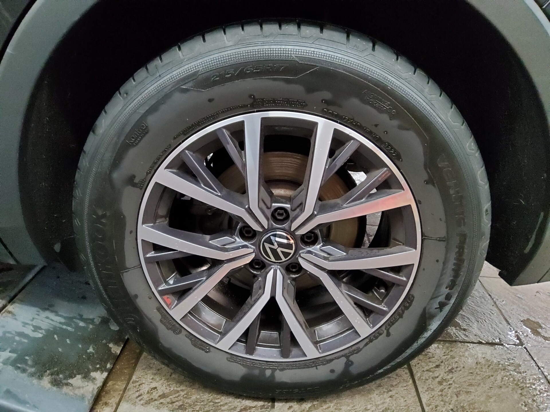 Volkswagen Tiguan 2.0 TDI Life Navi LED AID ACC PDC Shz 11