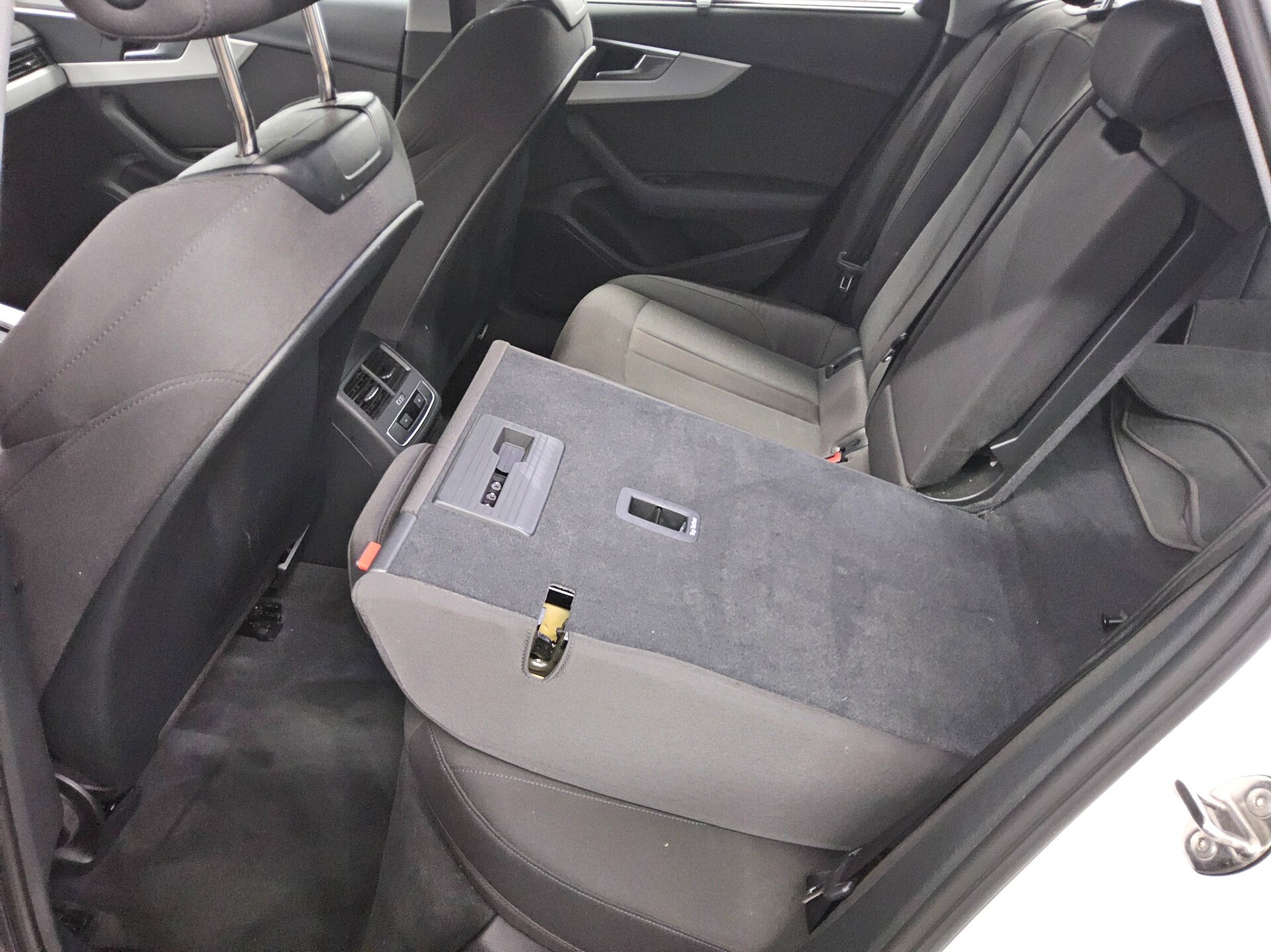 Audi A4 Avant 40 TDI S-Line Ext. Navi+ LED 12