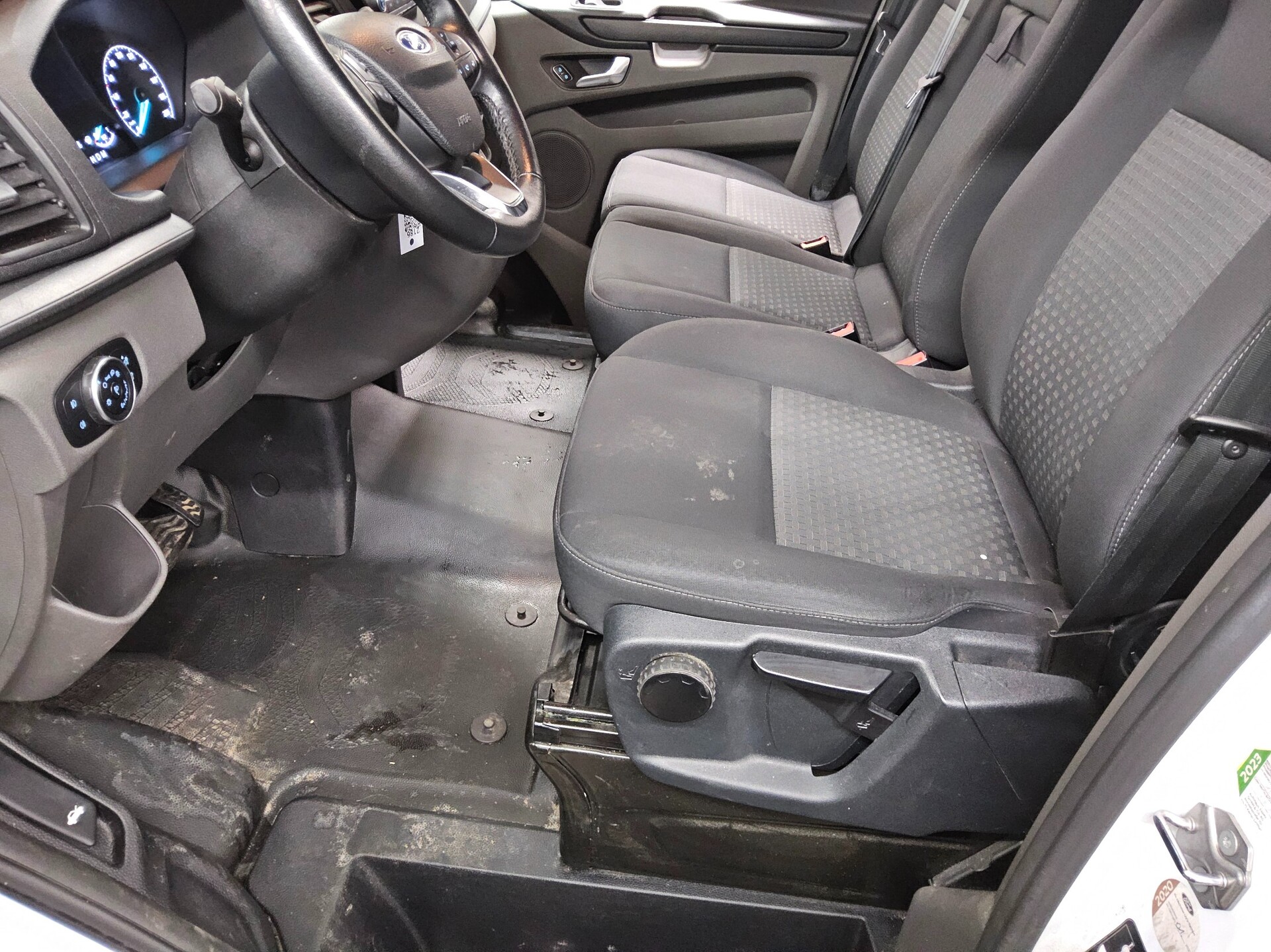 Ford Transit Custom 2.0 TDCi Trend 3-Sitze Regale Nav 8