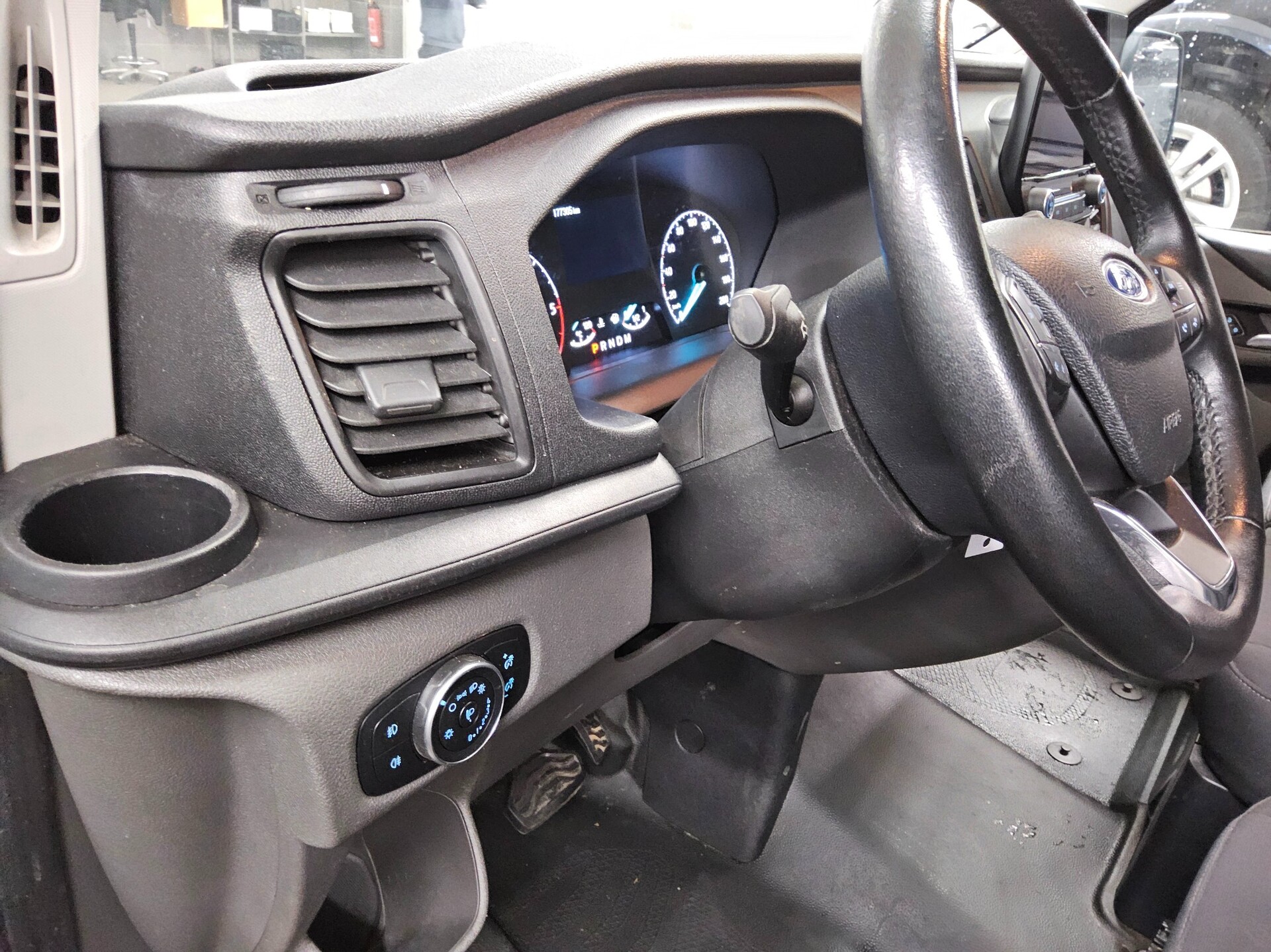 Ford Transit Custom 2.0 TDCi Trend 3-Sitze Regale Nav 9