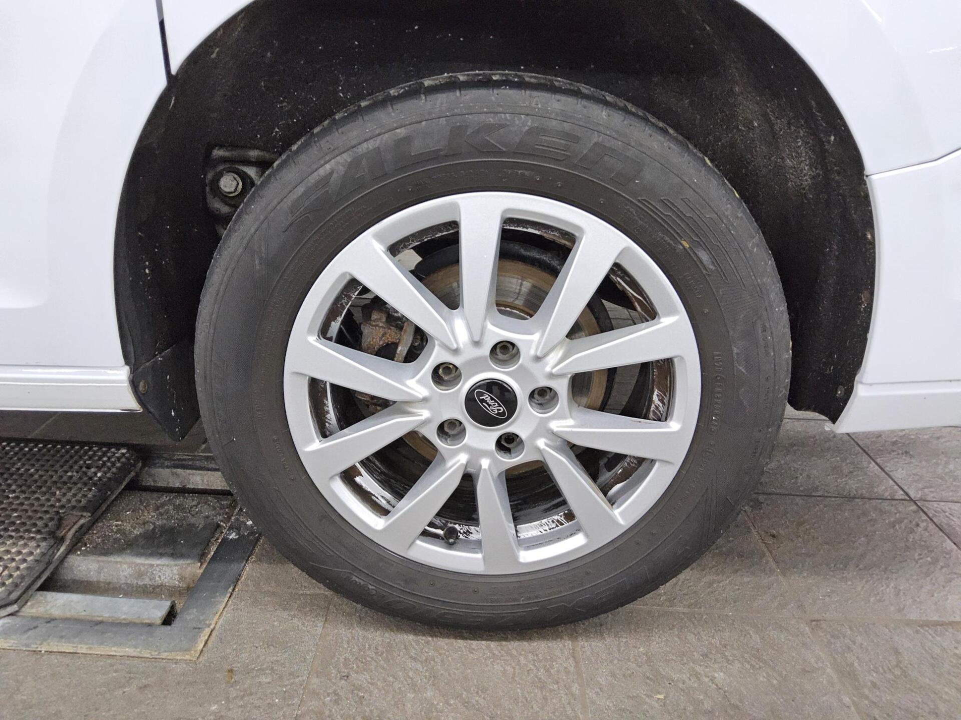 Ford Grand Tourneo Connect 2.0 EB Titanium Navi AHK 10