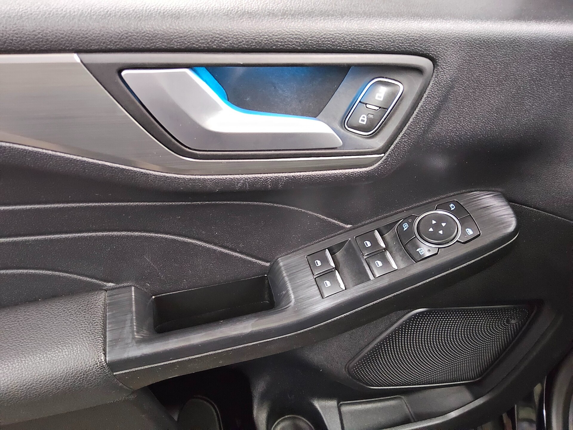 Ford Kuga 1.5 EB Titanium Navi DC LED RFK AHK 4xSHZ 10