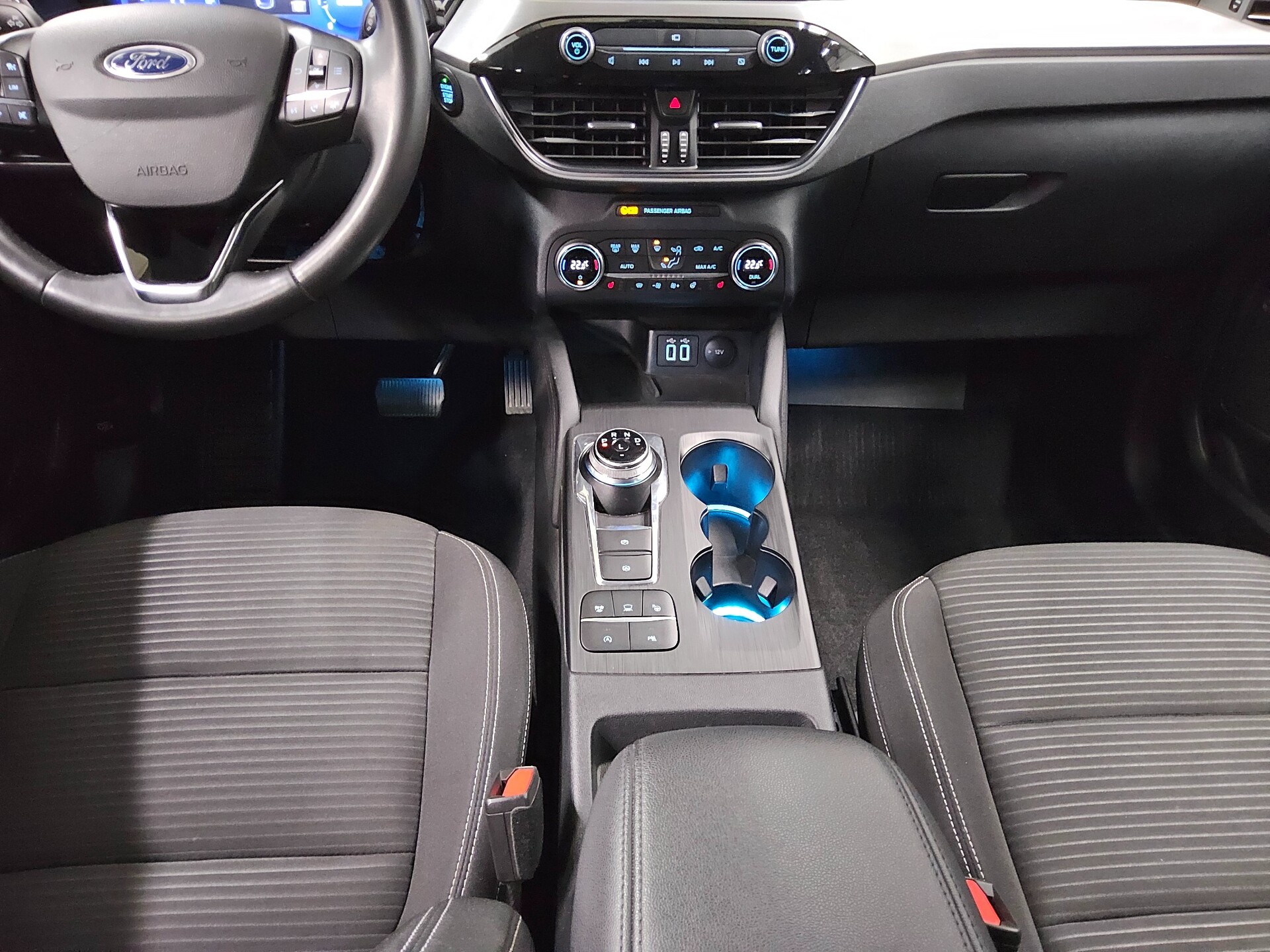 Ford Kuga 1.5 EB Titanium Navi DC LED RFK AHK 4xSHZ 6