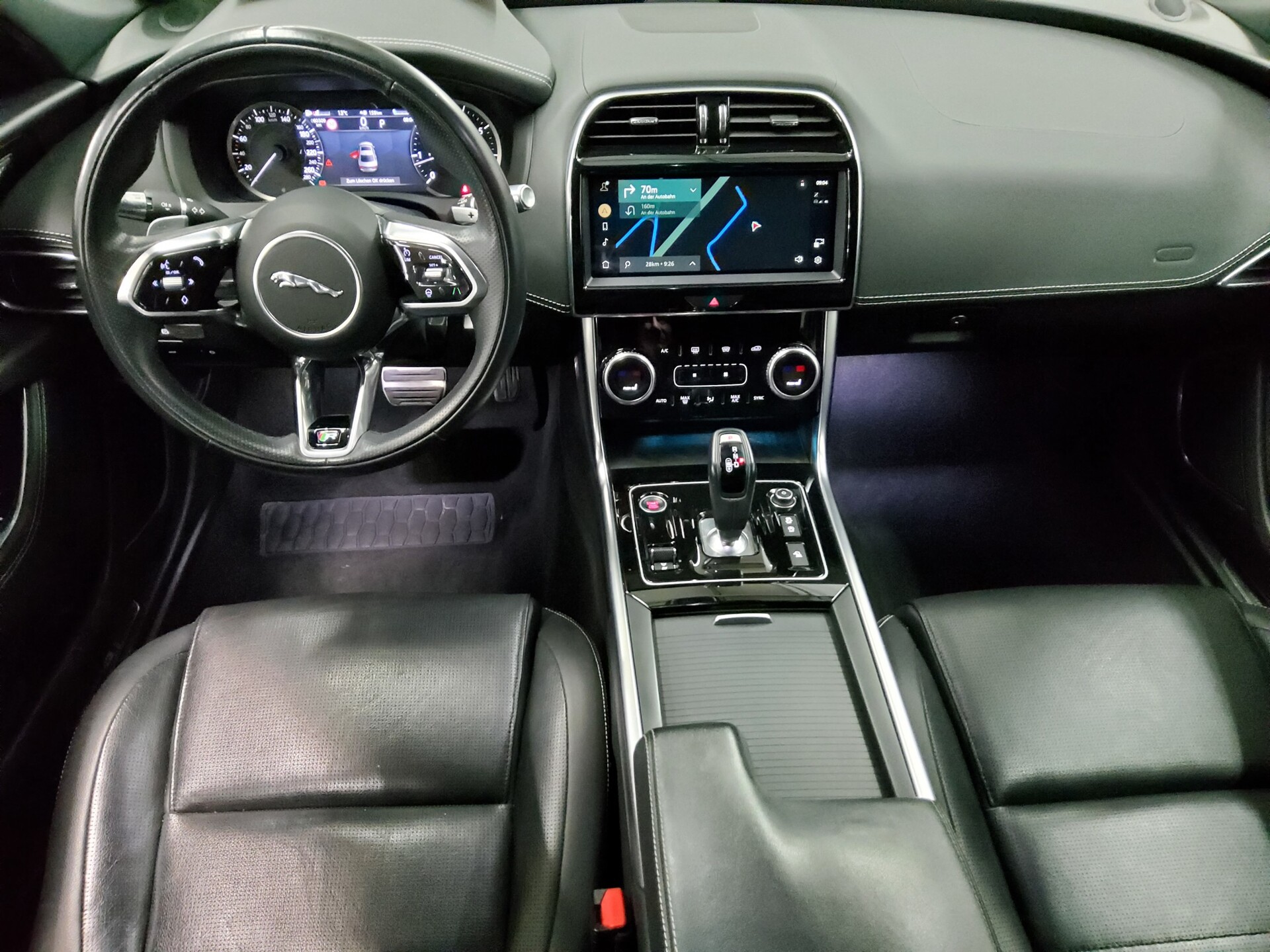 Jaguar XE P250 AWD R-Dynamic Leder Navi LED 360° ACC 5