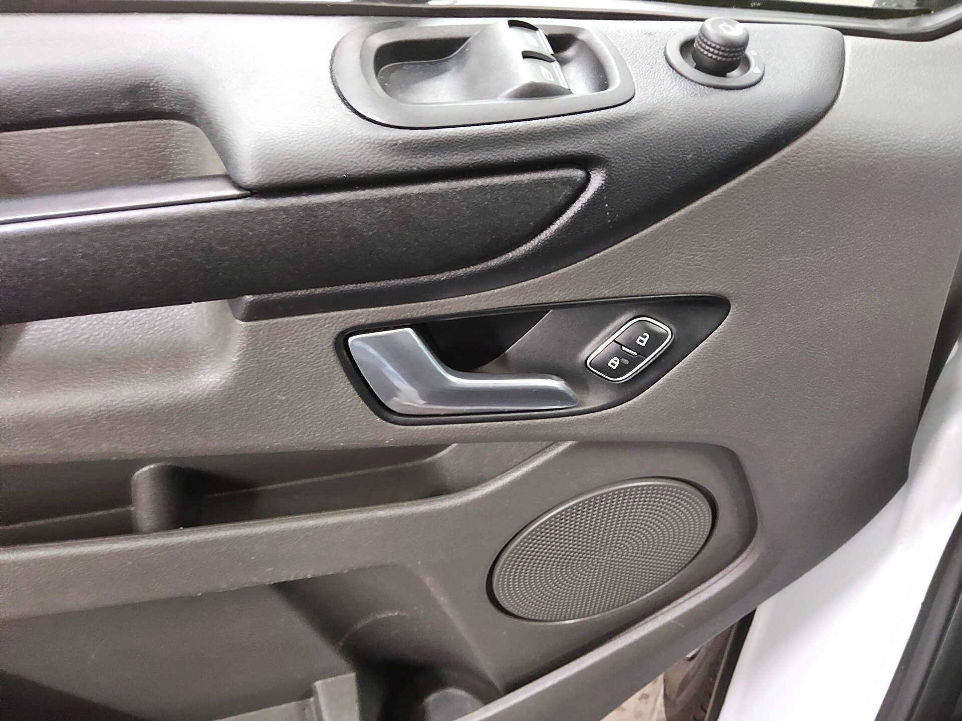 Ford Transit Custom 2.0 TDCi Trend Leder 9-Sitze PDC 9