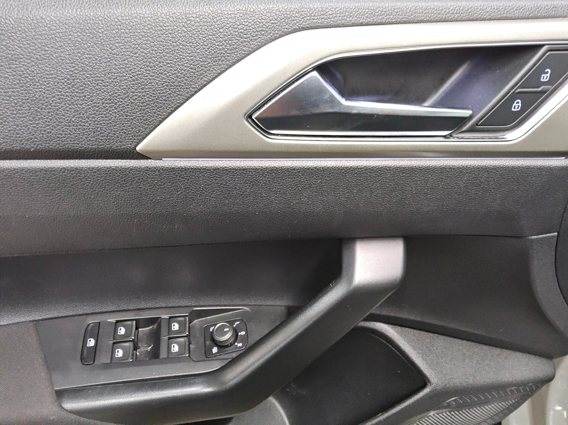 Volkswagen Taigo 1.0 TSI Move Navi DC LED DAB PDC SHZ 10