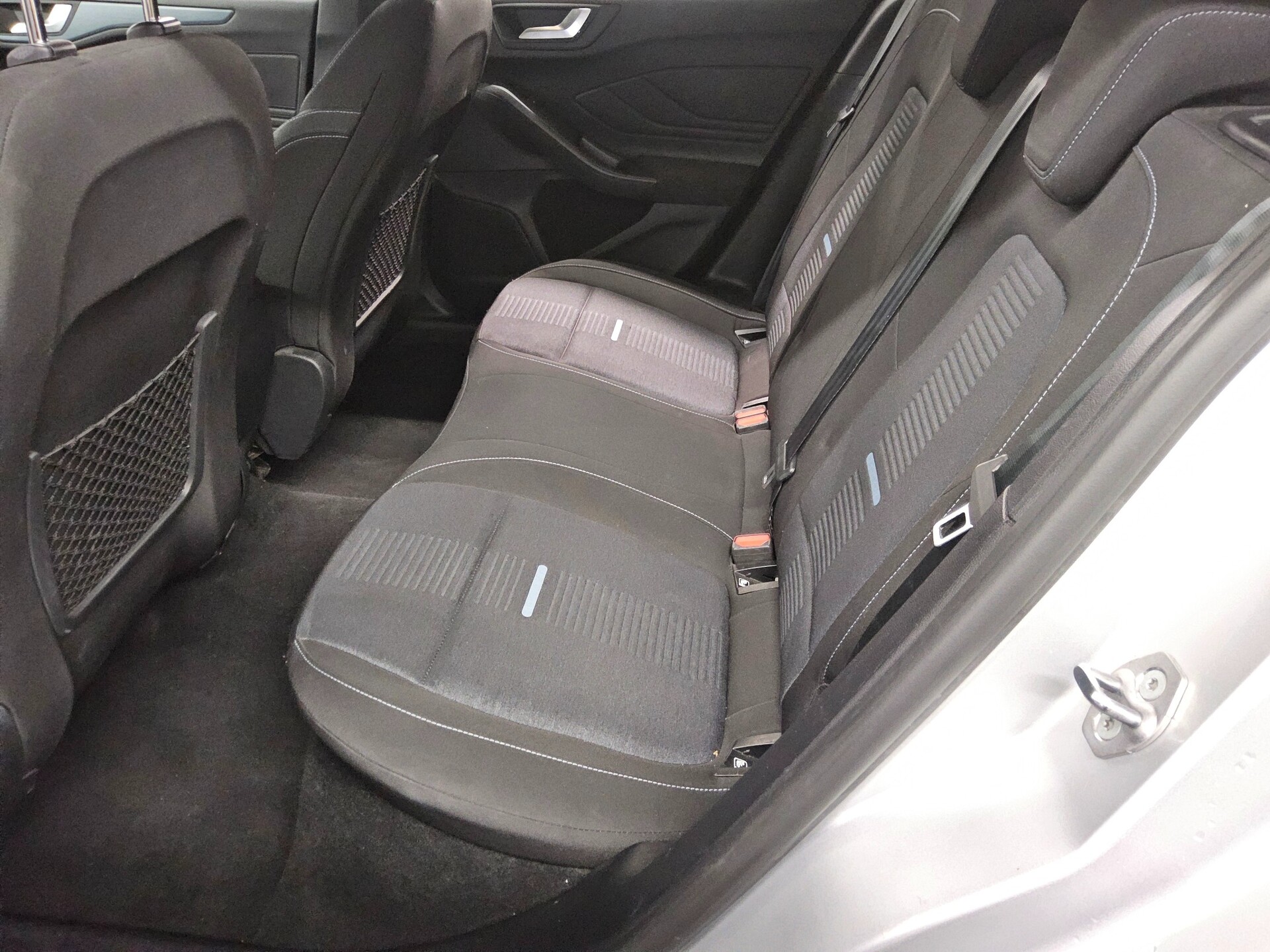 Ford Focus Turnier 1.5 EB Active Navi LED PDC SHZ RfK 13