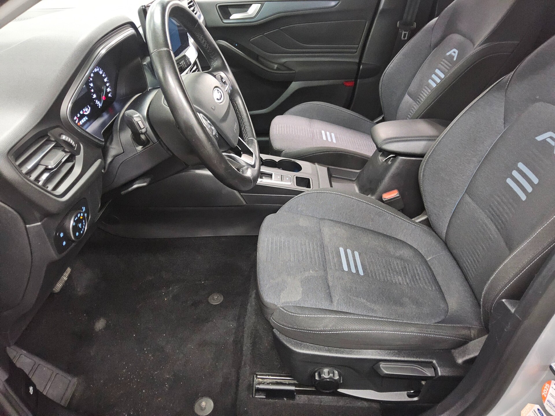 Ford Focus Turnier 1.5 EB Active Navi LED PDC SHZ RfK 8