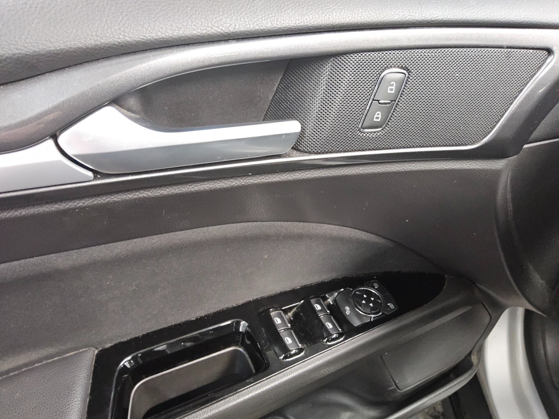 Ford Mondeo Turnier 2.0 EB Trend Navi Pano SHZ 9