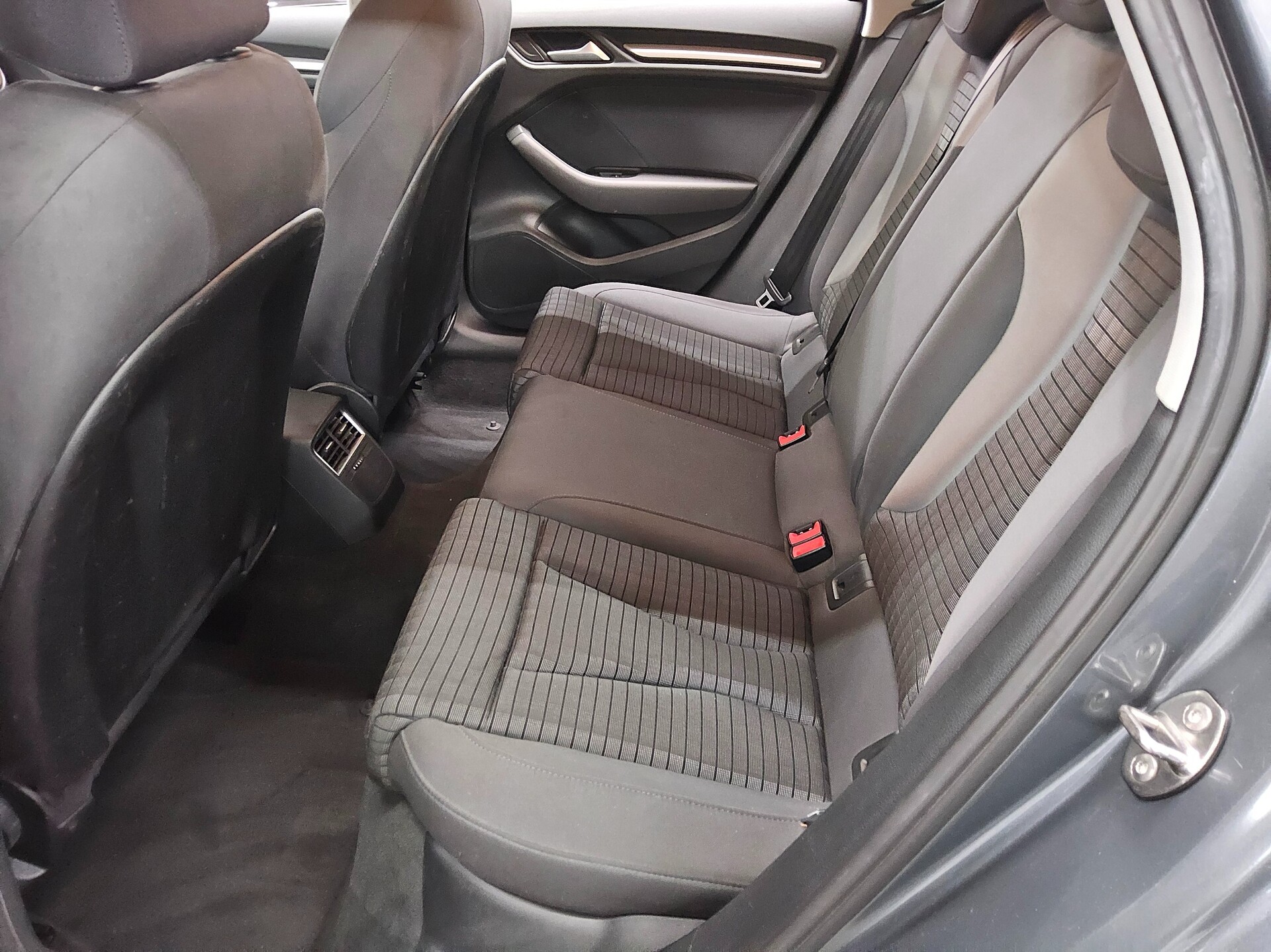 Audi A3 Sportback 1.4 TFSI Ambition Navi PDC AHK 13