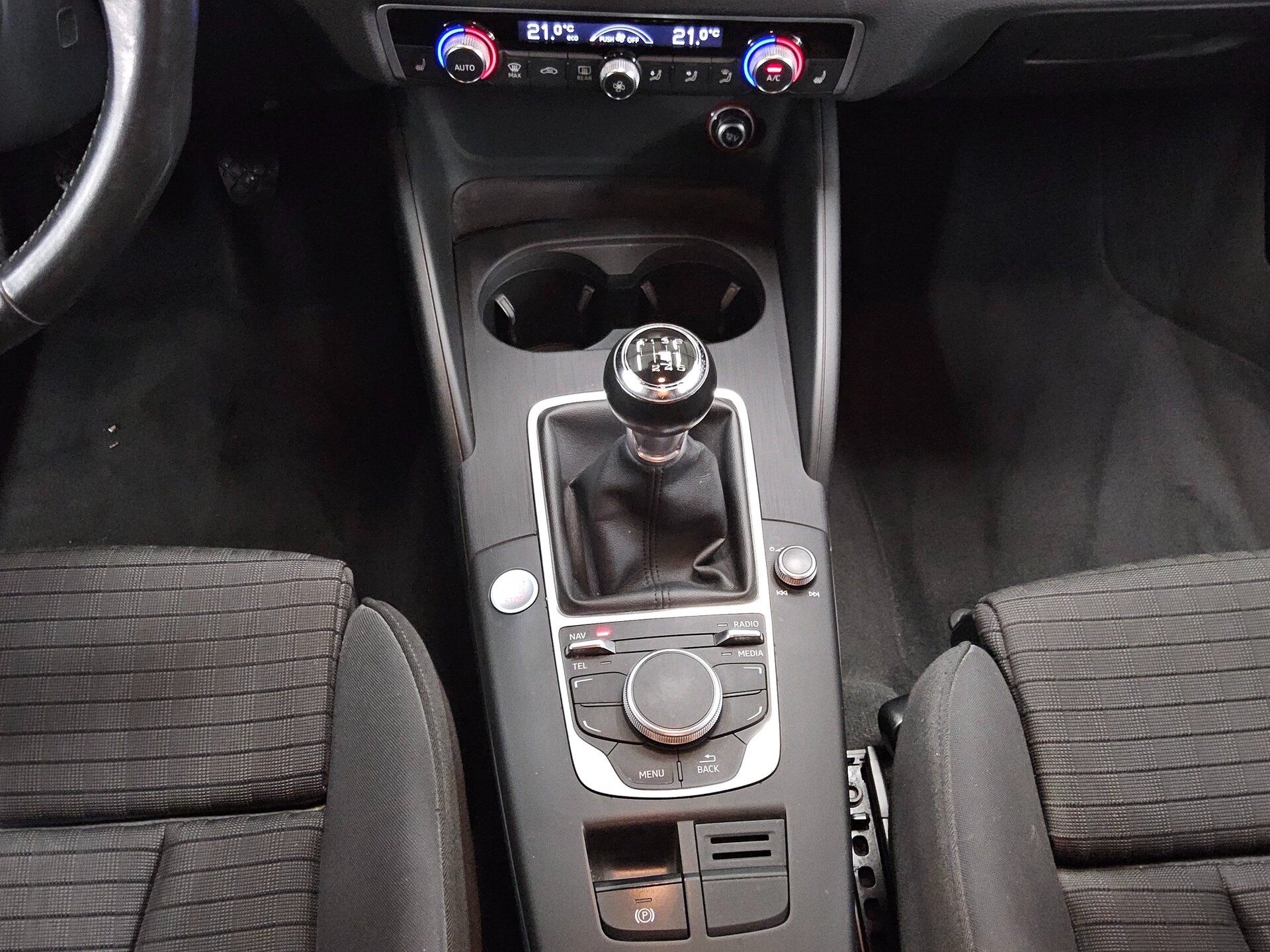 Audi A3 Sportback 1.4 TFSI Ambition Navi PDC AHK 6