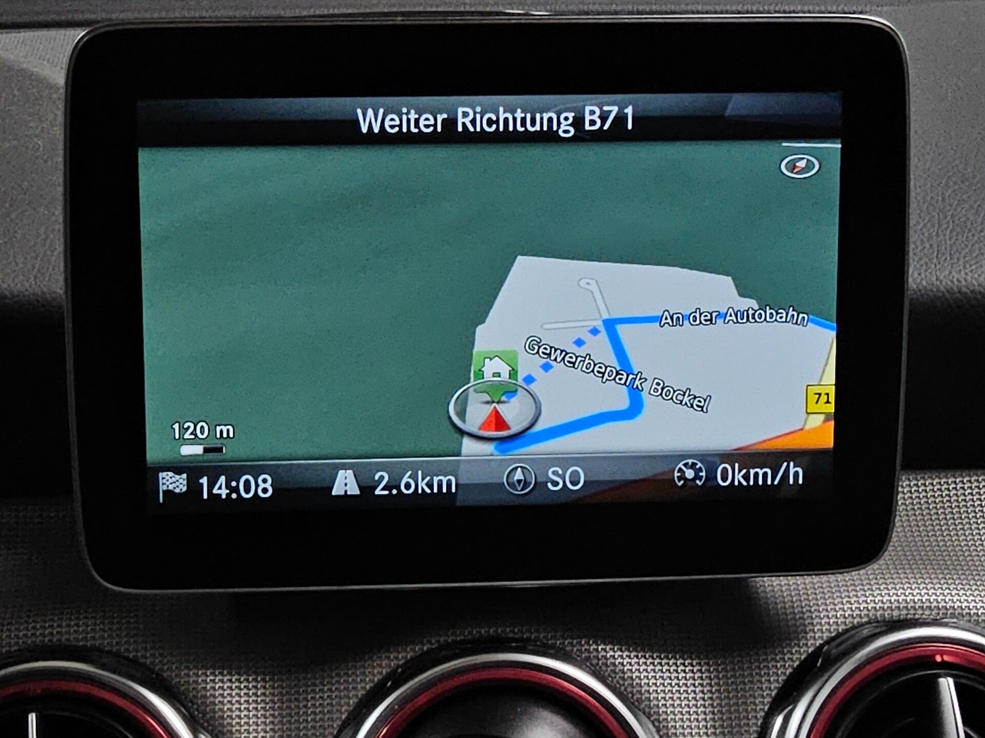 Mercedes-Benz GLA 180 Urban T-Leder Navi LED Pano RfK Tempomat 7