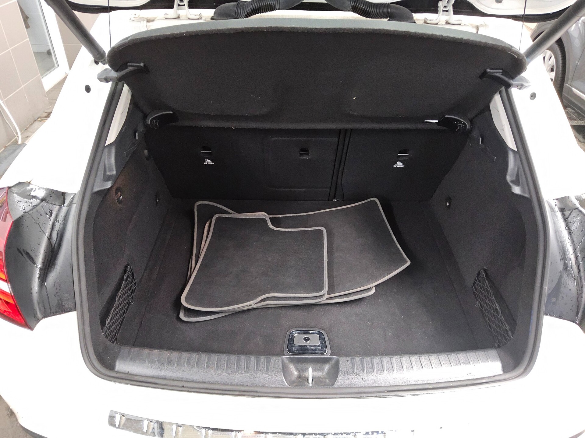 Mercedes-Benz GLA 180 Urban T-Leder Navi LED Pano RfK Tempomat 12