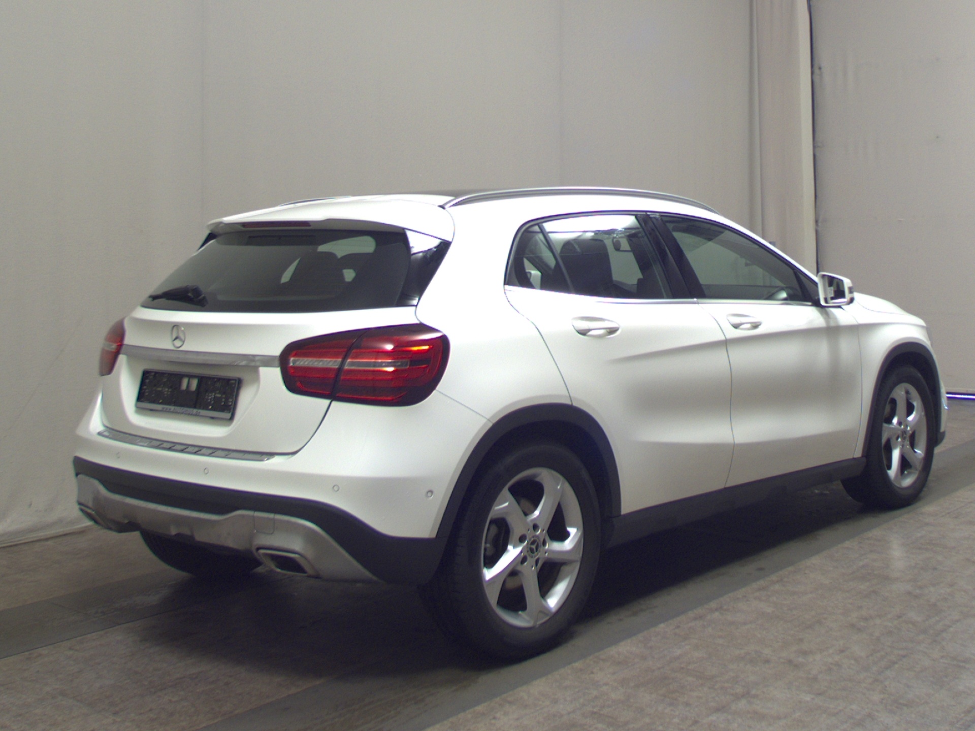 Mercedes-Benz GLA 180 Urban T-Leder Navi LED Pano RfK Tempomat 4