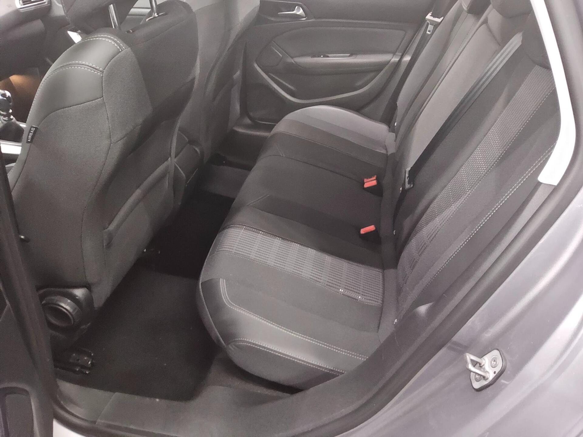 Peugeot 308 BlueHDi 130 Allure Navi LED AHK RfK ACC PDC 13