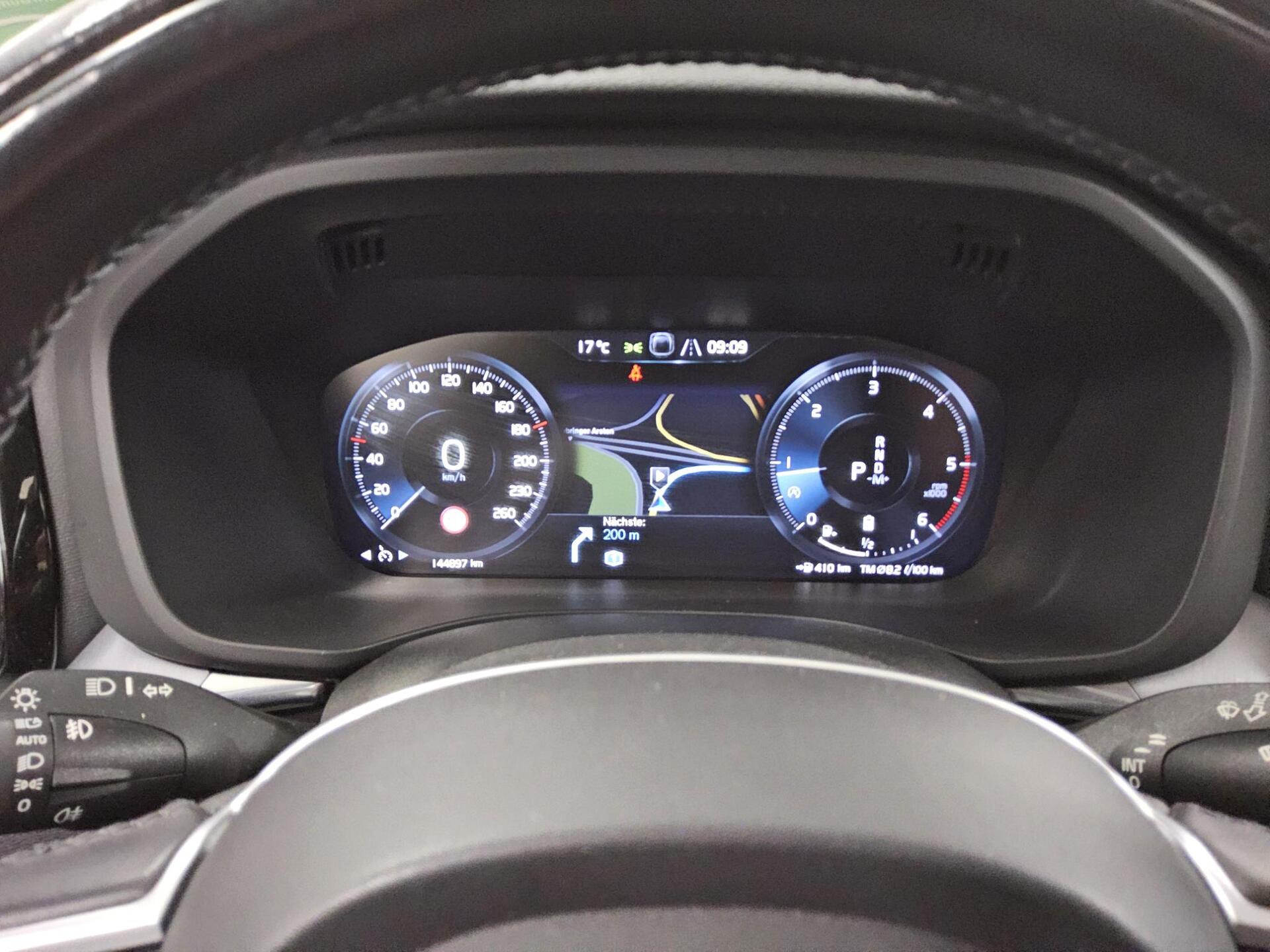 Volvo XC60 B4 D Momentum Pro Navi Pano 360° H-K StHzg 8