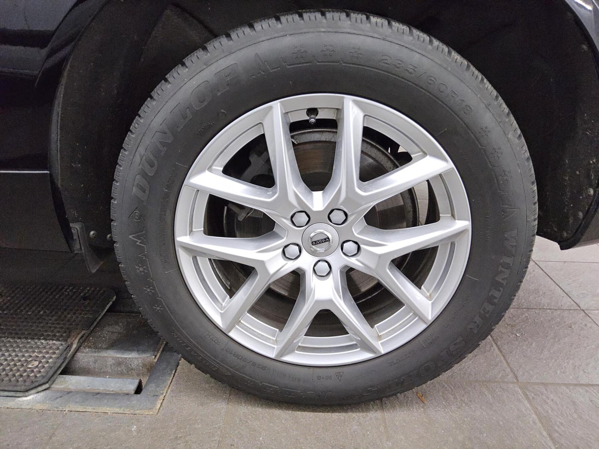 Volvo XC60 B4 D Momentum Pro Navi Pano 360° H-K StHzg 11