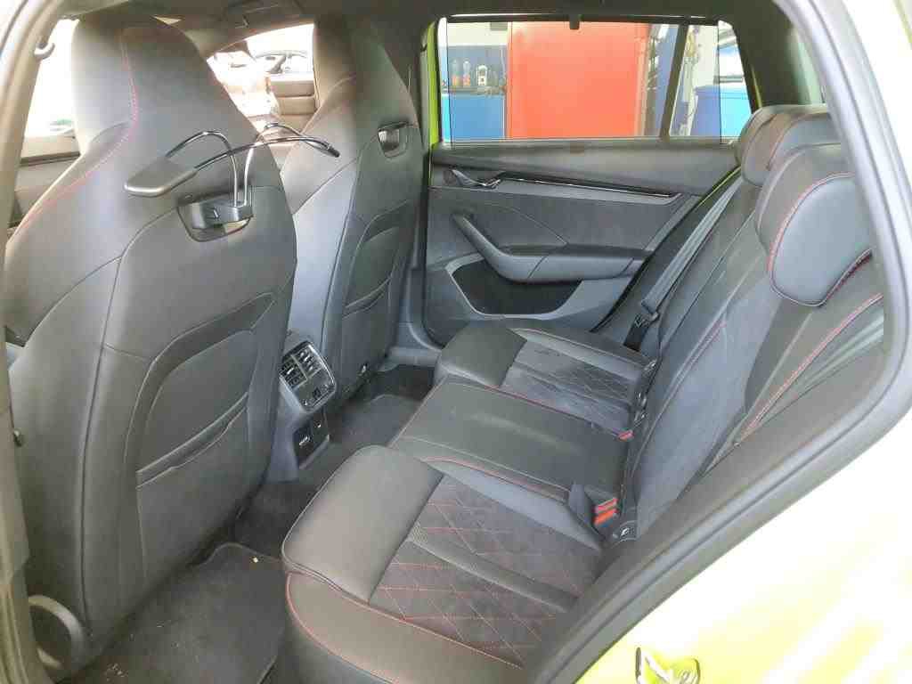 Skoda Octavia Kombi 2.0 TDI RS NAVI RFK ACC SPURHALTE KEYLESS 9