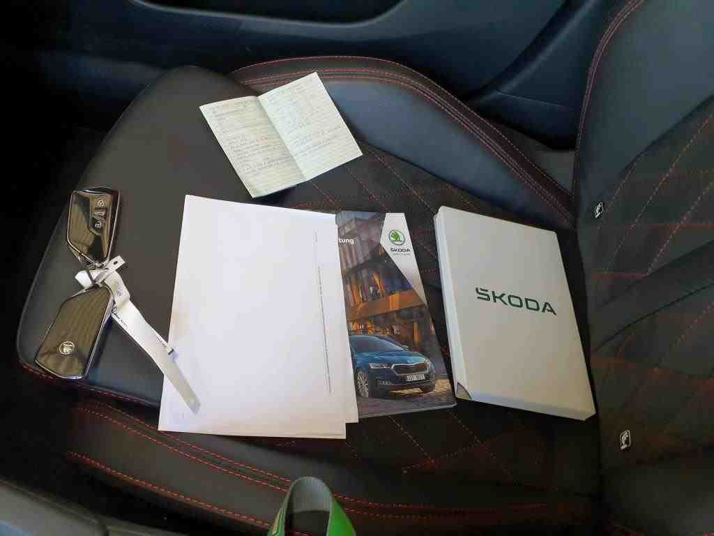 Skoda Octavia Kombi 2.0 TDI RS NAVI RFK ACC SPURHALTE KEYLESS 12