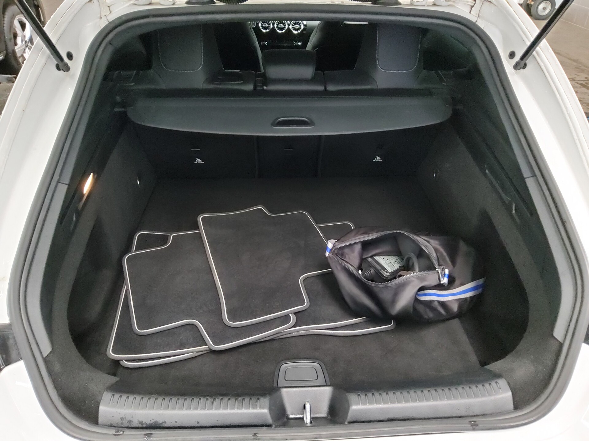 Mercedes-Benz CLA 250 Shooting Brake e AMG-Line Navi LED Night 12