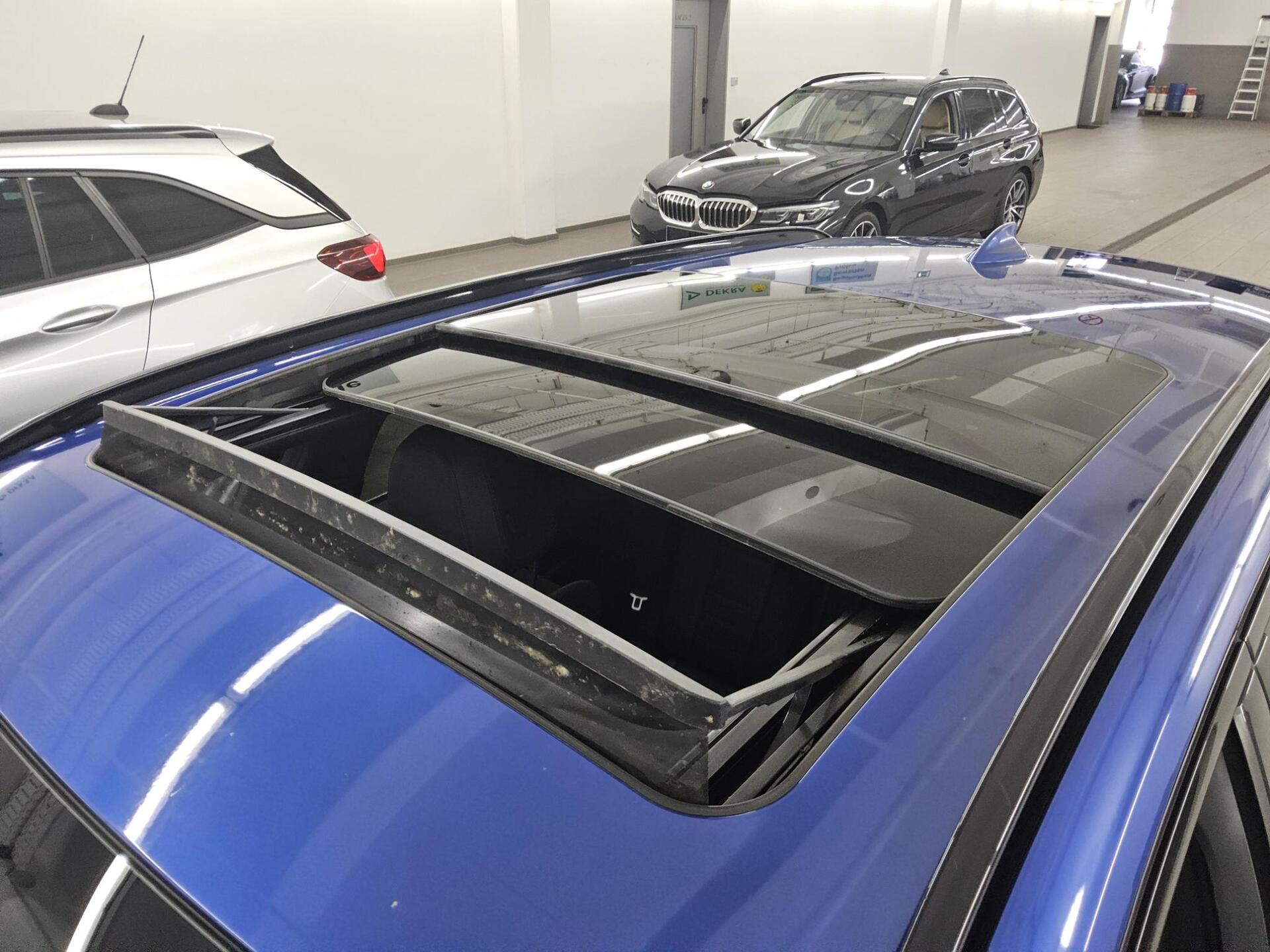 BMW 320dA Touring M-Sport Leder Navi Laser Pano HiFi 12