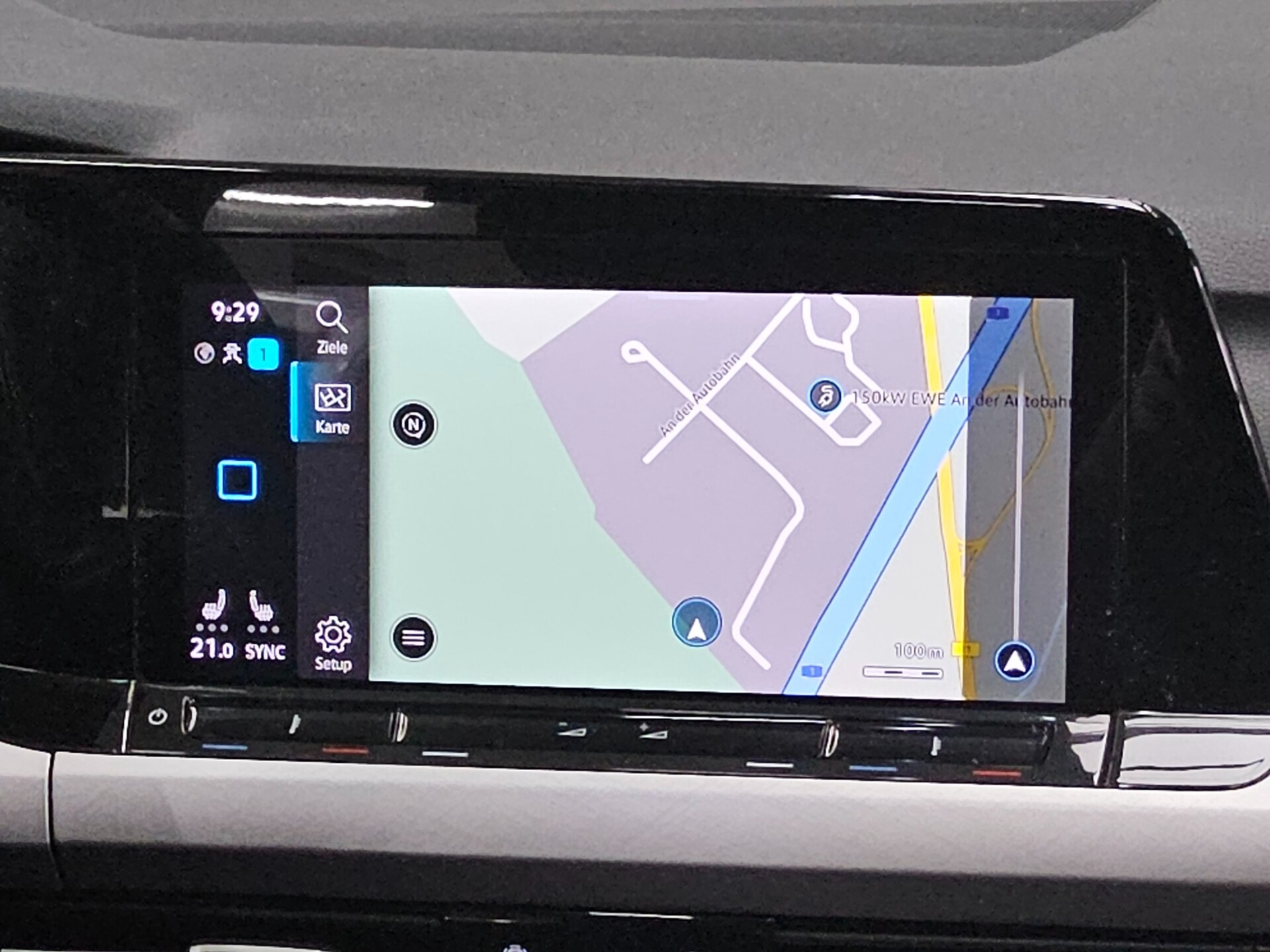 Volkswagen Golf-8 Var. 2.0 TDI Life Navi DC LED Pano StHzg 7