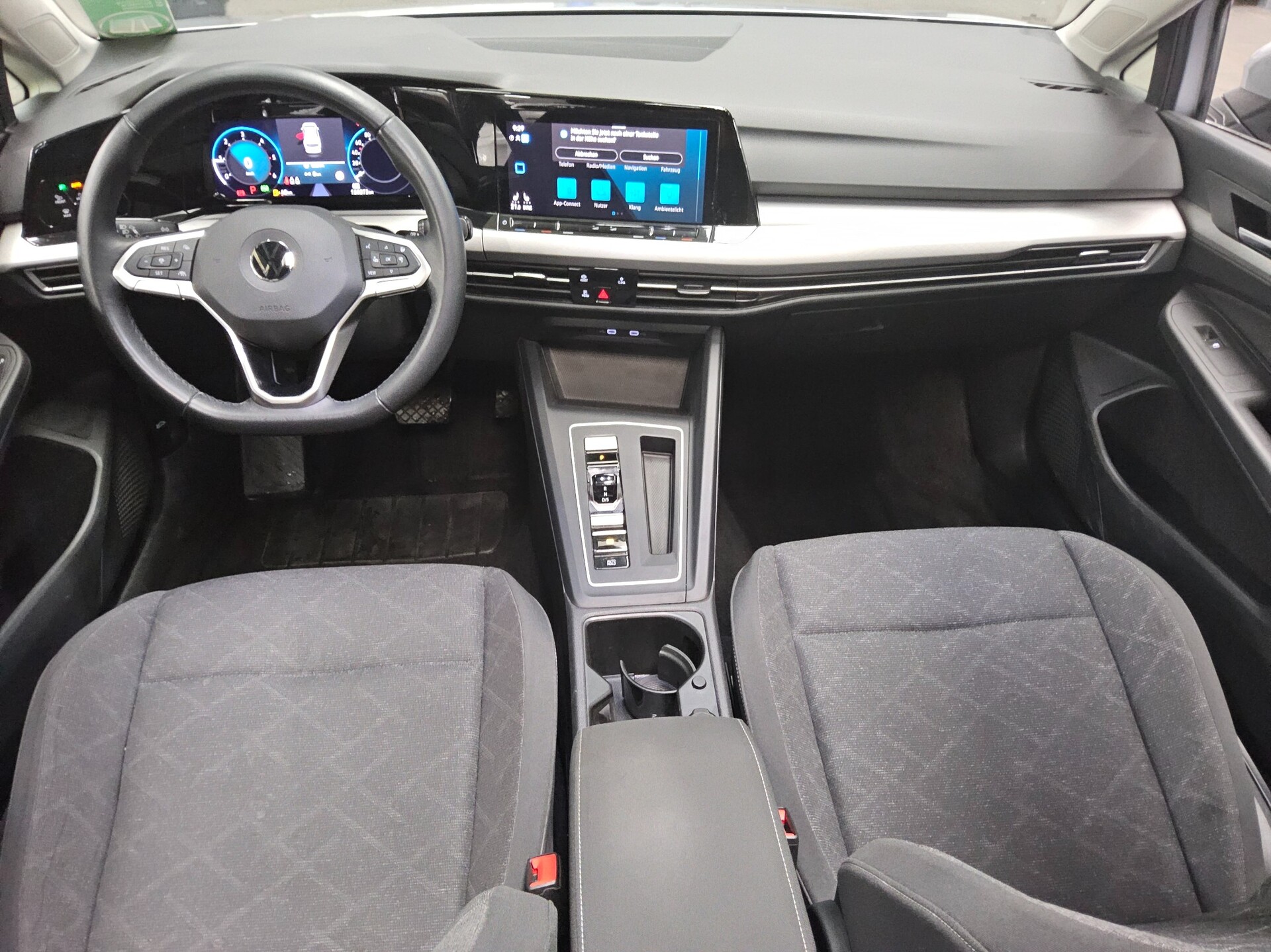 Volkswagen Golf-8 Var. 2.0 TDI Life Navi DC LED Pano StHzg 5