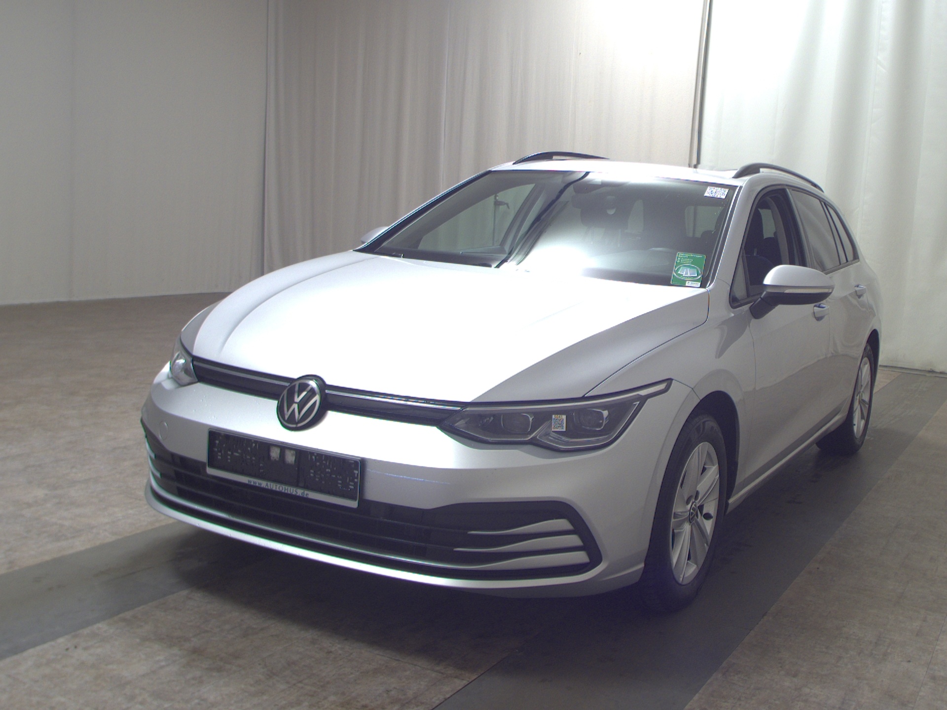 Volkswagen Golf-8 Var. 2.0 TDI Life Navi DC LED Pano StHzg 2