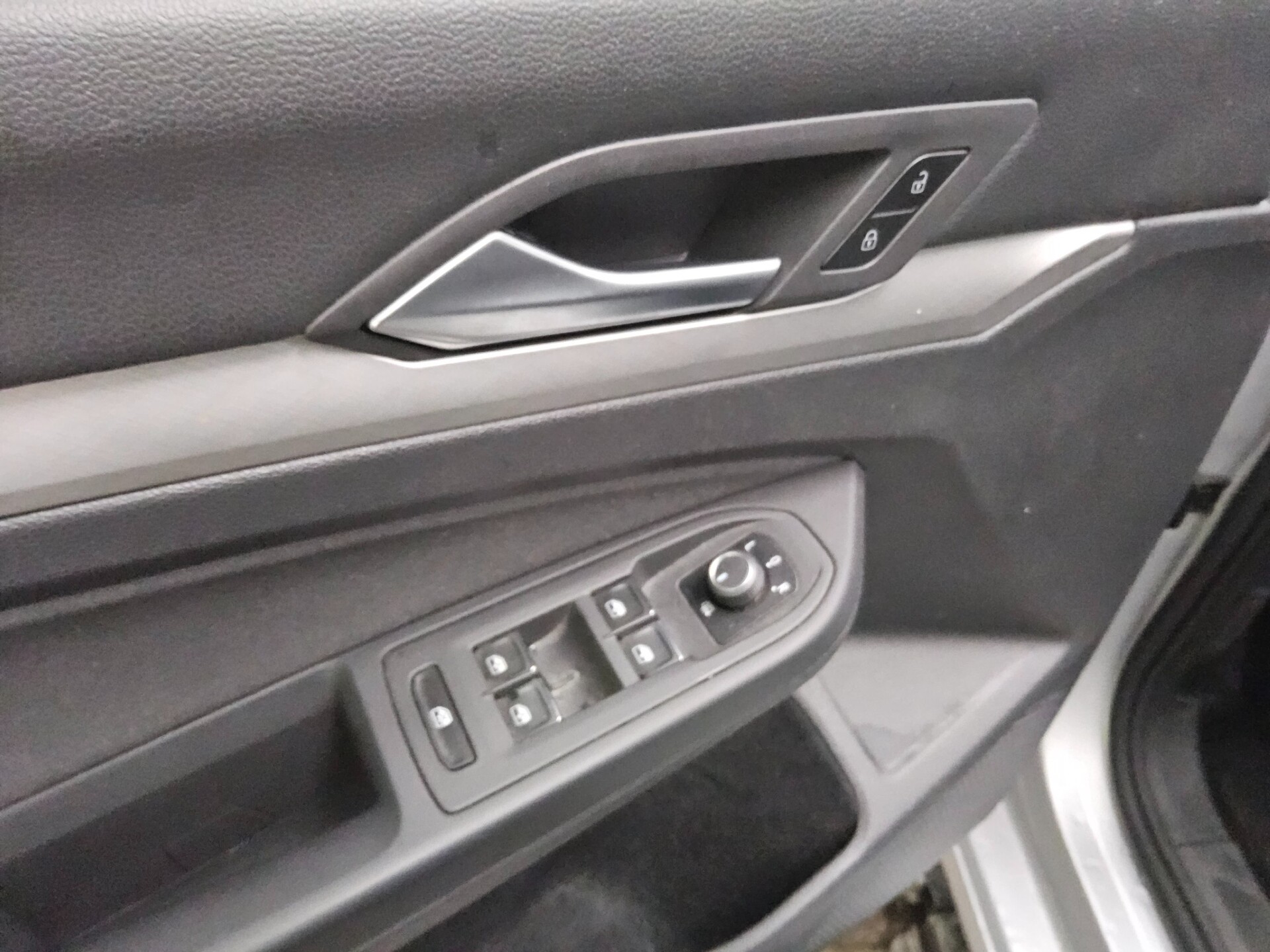 Volkswagen Golf-8 Var. 2.0 TDI Life Navi DC LED Pano StHzg 10