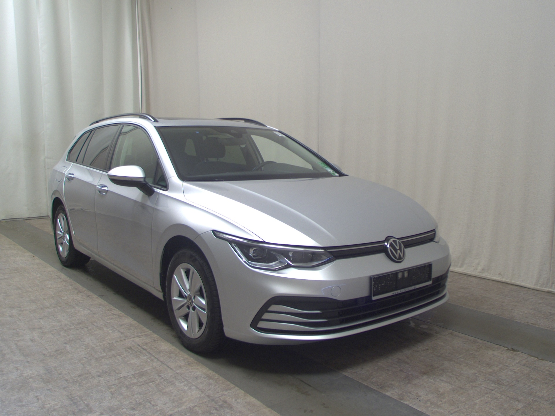 Volkswagen Golf-8 Var. 2.0 TDI Life Navi DC LED Pano StHzg 3