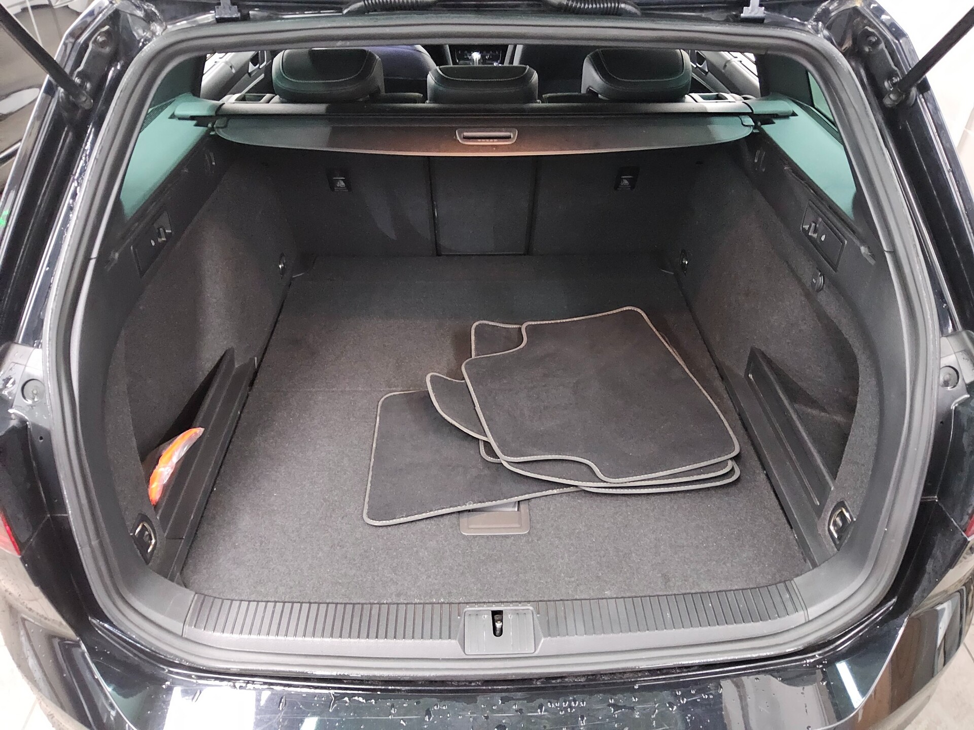 Volkswagen Passat Var. 2.0 TDI R-Line Leder Navi DC Matrix 13